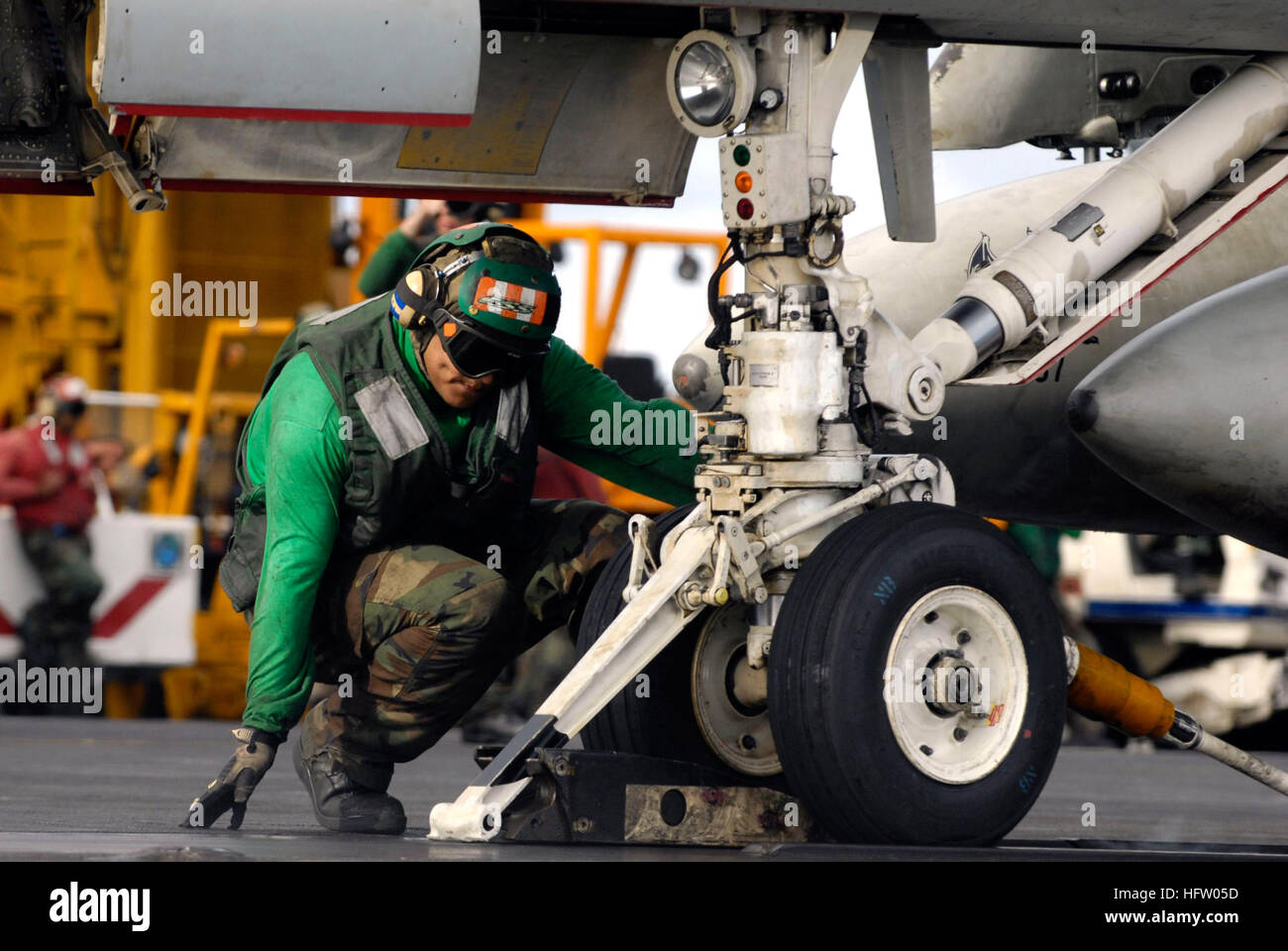 Waist catapult hires stock photography and images Alamy