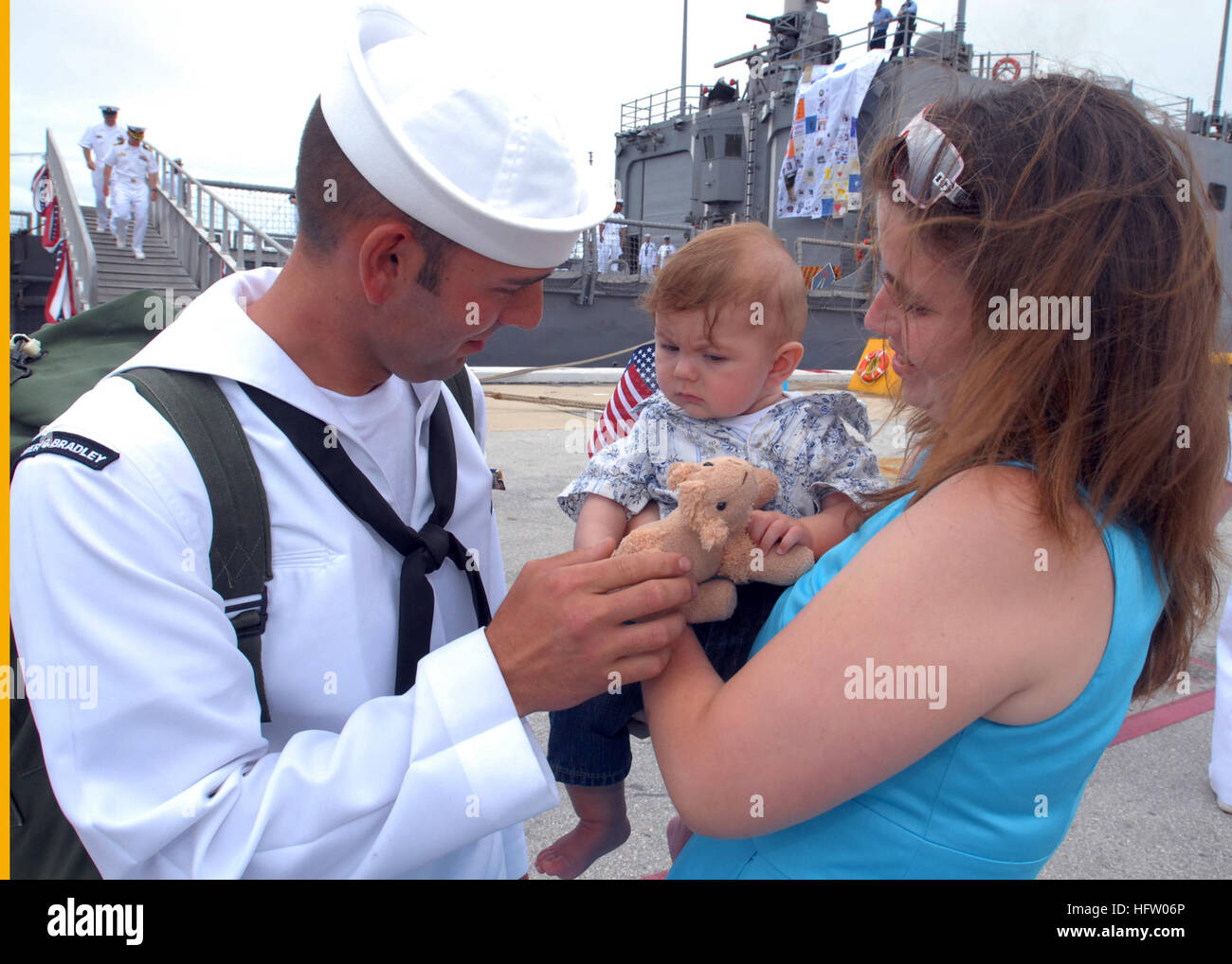 090523-N-0486G-012 JACKSONVILLE, Fla. (May 23, 2009) Boatswains Mate 3rd class Jeremy Allan hands a teddy bear to his 5-month old son as they meet for the first time. Allan returned from a six-month deployment aboard the guided-missile frigate USS Robert G. Bradley (FFG 49) during the ship’s return to Mayport Naval Station after a six-month deployment to the U.S. 6th Fleet area of responsibility. (U.S. Navy photo by Mass Communication Specialist 2nd Class Daniel Gay/Released) US Navy 090523-N-0486G-012 Boatswains Mate 3rd class Jeremy Allan hands a teddy bear to his 5-month old son as they mee Stock Photo