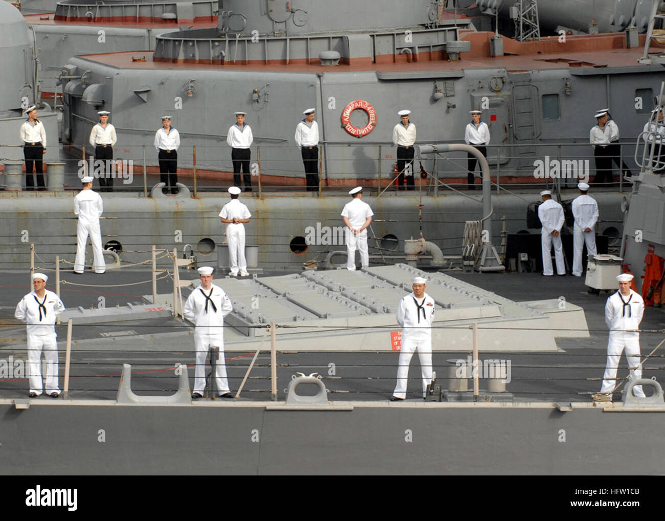 070701-N-5621B-161 VLADIVOSTOK, Russia (July 1, 2007) ÐSailors aboard guided-missile destroyer USS Curtis Wilbur (DDG 54) man the rails upon arriving in Vladivostok next to a Russian surface combatant ship. Curtis Wilbur, homeported in Yokosuka, Japan, and submarine tender USS Frank Cable (AS 40), homeported in Apra Harbor, Guam, are in port to support the longstanding U.S. commitment for peace and security in this vital region of the world. U.S. Navy photo by Mass Communication Specialist 2nd Class Stefanie Broughton (RELEASED) US Navy 070701-N-5621B-161 Sailors aboard guided-missile destroye Stock Photo