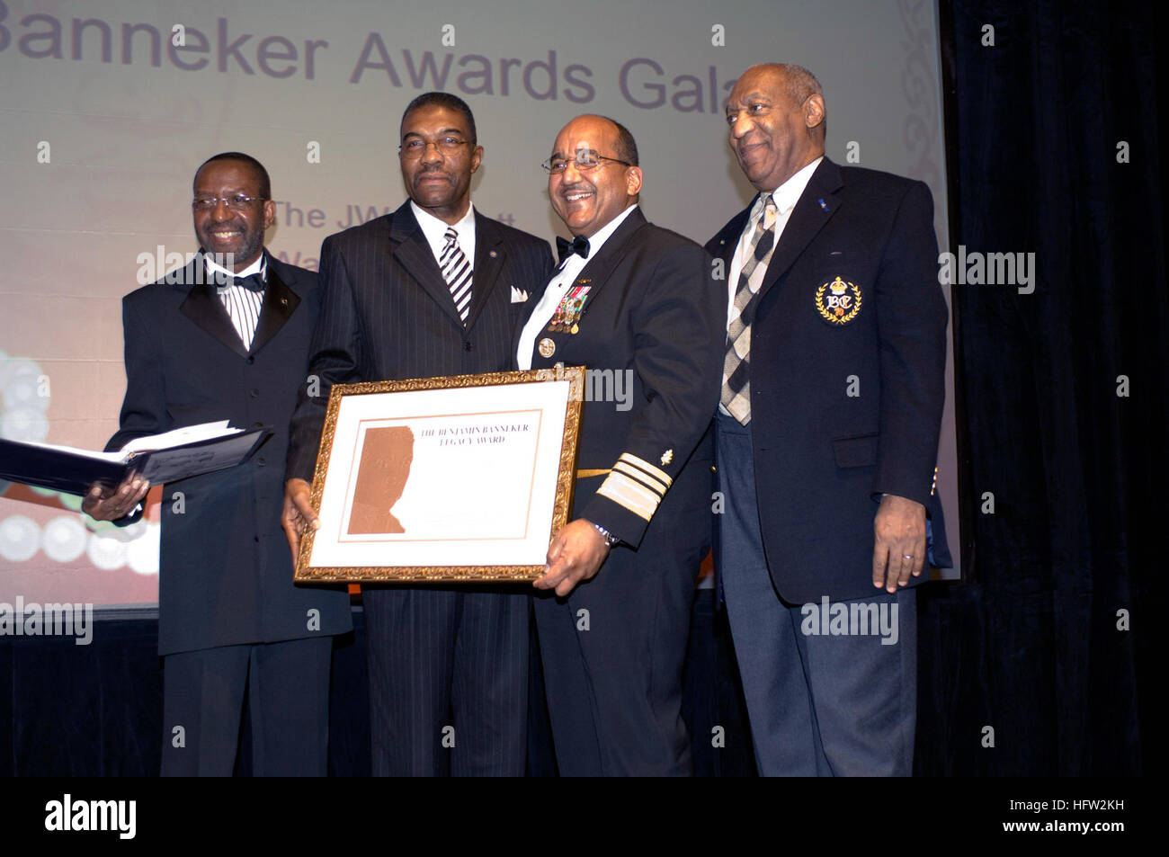 071107-N-8292T-082 WASHINGTON, (Nov. 7, 2007) - Vice Adm. Adam M. Robinson Jr., the first black surgeon general of the Navy, is presented the 'Celebrate Our Passion for Excellence in Ph.D. Pursuits' award by (from left to right) Kojo Nnamdi, radio personality; Dr. Robert Shepard, executive director of Science and Engineering Alliance, Inc.; and Dr. Bill Cosby, philanthropist and entertainer. The gala was hosted by the Benjamin Banneker Institute of Science and Technology to showcase prominent blacks in the fields of science, technology, engineering and math. U.S. Navy photo by Mass Communicati Stock Photo