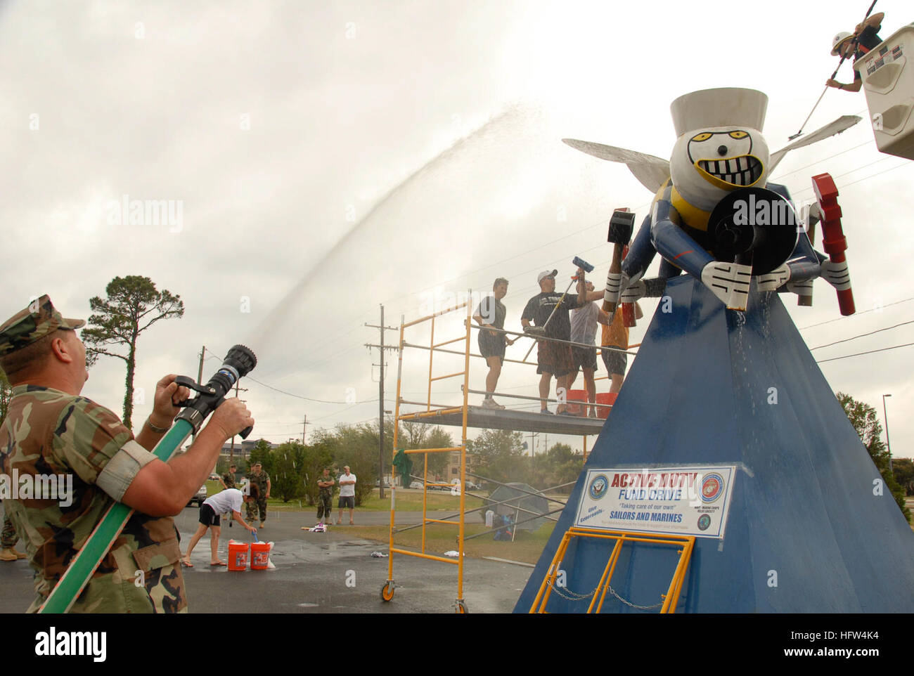 090507-N-2468S-001  GULFPORT, Miss. (May. 7, 2009) Cmdr. Bill Sloan, Chief Staff Officer of the 20th Seabee Readiness Group, aims a water hose at the finalist of the first-ever Naval Construction Battalion Center Gulfport Bee Wash. The approximately $1,000 raised at the event will be donated to the Navy Marine Corps Relief Society. (U.S. Navy photo By Mass Communication Specialist 1st Class Terry Spain/Released) US Navy 090507-N-2468S-001 Cmdr. Bill Sloan, Chief Staff Officer of the 20th Seabee Readiness Group, aims a water hose at the finalist of the first-ever Naval Construction Battalion Ce Stock Photo
