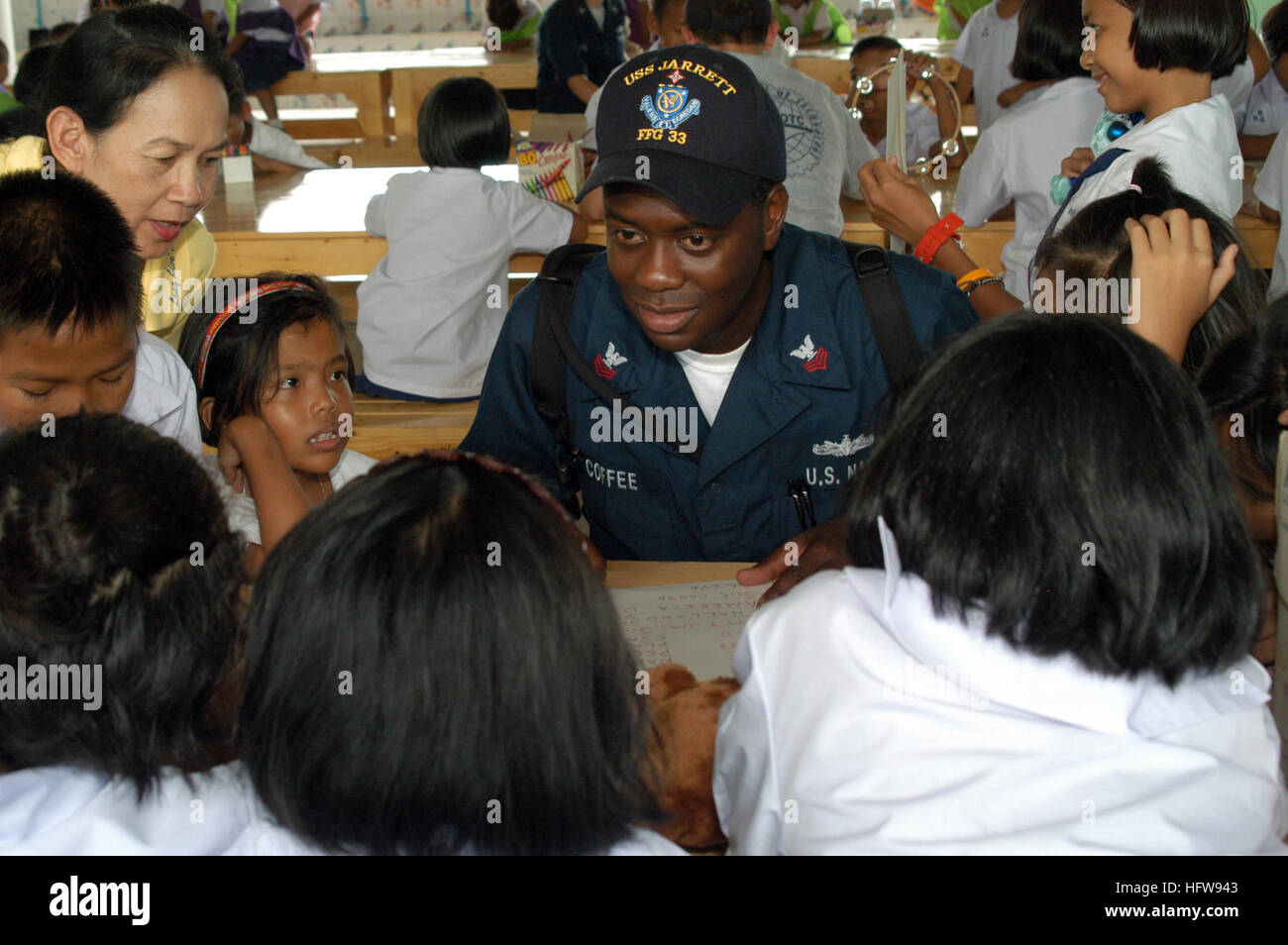 080616-N-3581D-241 SATTAHIP, Thailand (June 16, 2008) Yeoman 1st Class Andre L. Coffee, assigned to the frigate USS Jarrett (FFG 33) gets acquainted with students from Ban Kao Chan Primary School. Jarrett is one of several U.S. Navy ships participating in Cooperation Afloat Readiness and Training (CARAT) 2008. CARAT is an annual series of bilateral maritime exercises between the U.S. and Southeast Asia nations.  U.S. Navy photo by Mass Communication Specialist 1st Class Maurice Dayao (Released) US Navy 080616-N-3581D-241 Yeoman 1st Class Andre L. Coffee, assigned to the frigate USS Jarrett (FF Stock Photo