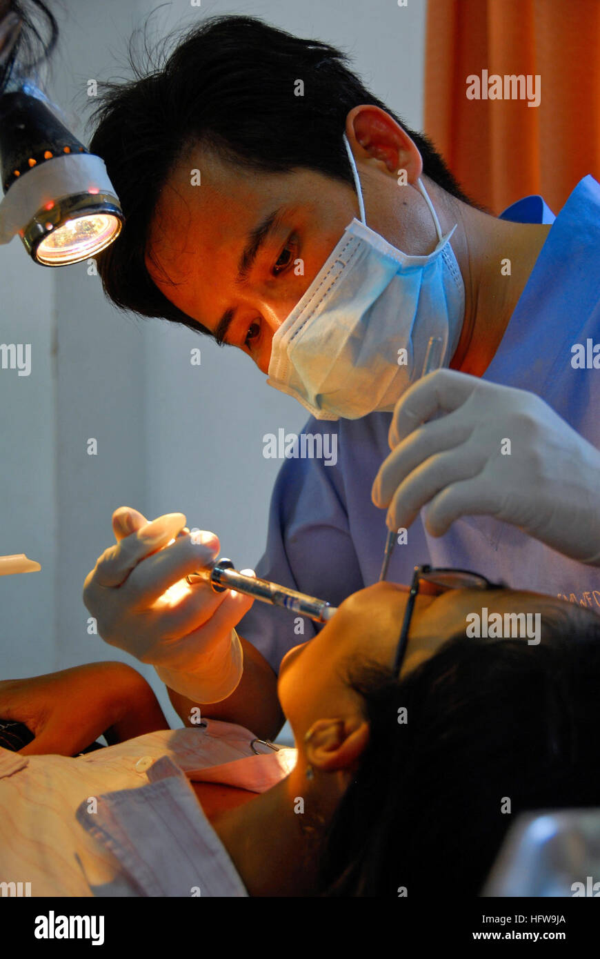 080626-N-9689V-004 NHA TRANG, Vietnam (June 26, 2008) Dr. Viet Tran Trung, an East Meets West Foundation volunteer, performs dental work on a patient during a Pacific Partnership medical and dental civic action program at Dien Khanh Primary School in Nha Trang. Medical professionals from Vietnam will work with non-governmental organizations, Vietnamese health care professionals and local government officials providing focused medical care in partnership with American counterparts. U.S. Navy photo by Mass Communication Specialist 3rd Joshua Valcarcel (Released) US Navy 080626-N-9689V-004 Dr. Vi Stock Photo