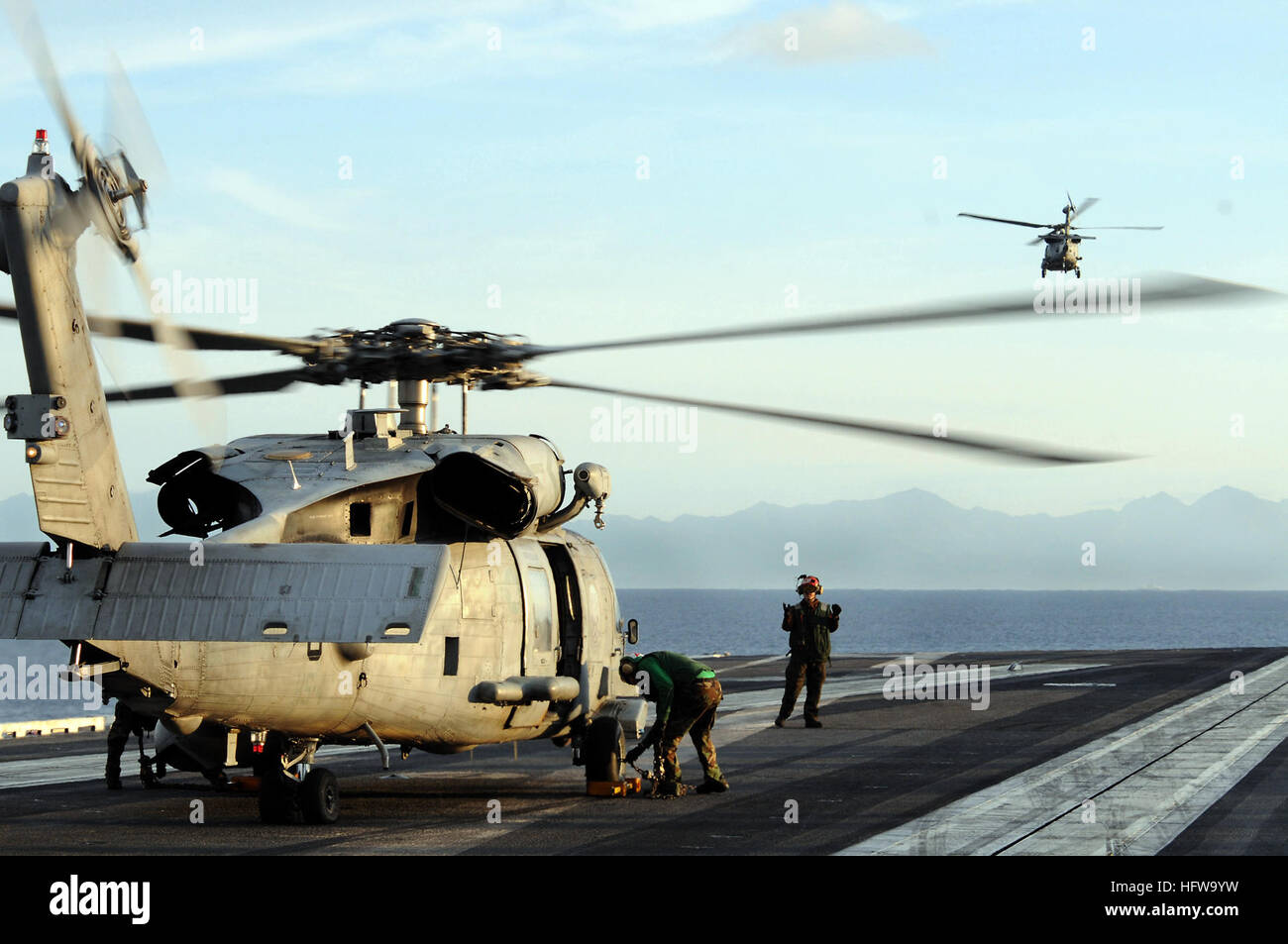 Navy remote maintenance assistance hi-res stock photography and images ...