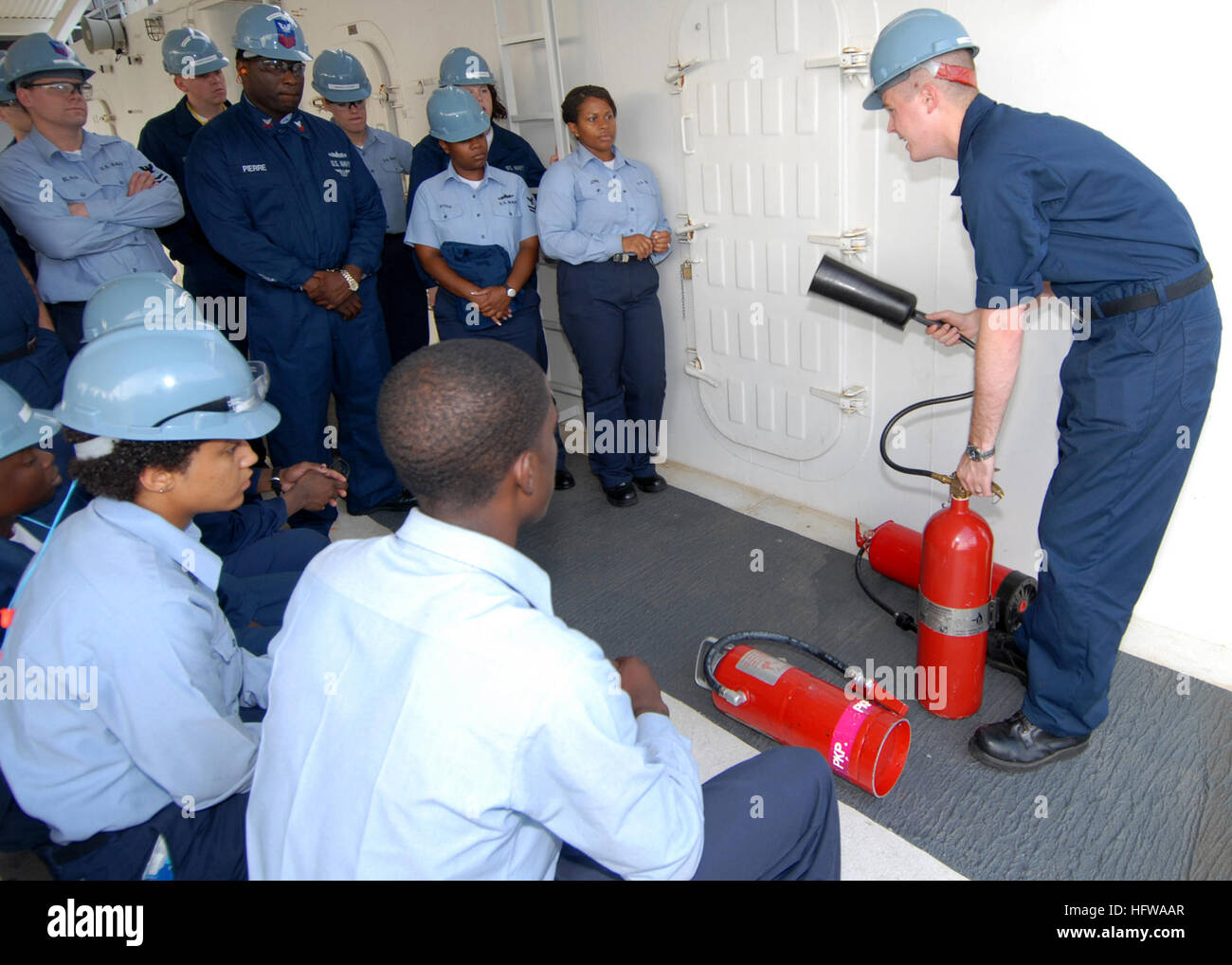 Co2 fire extinguisher hires stock photography and images Alamy