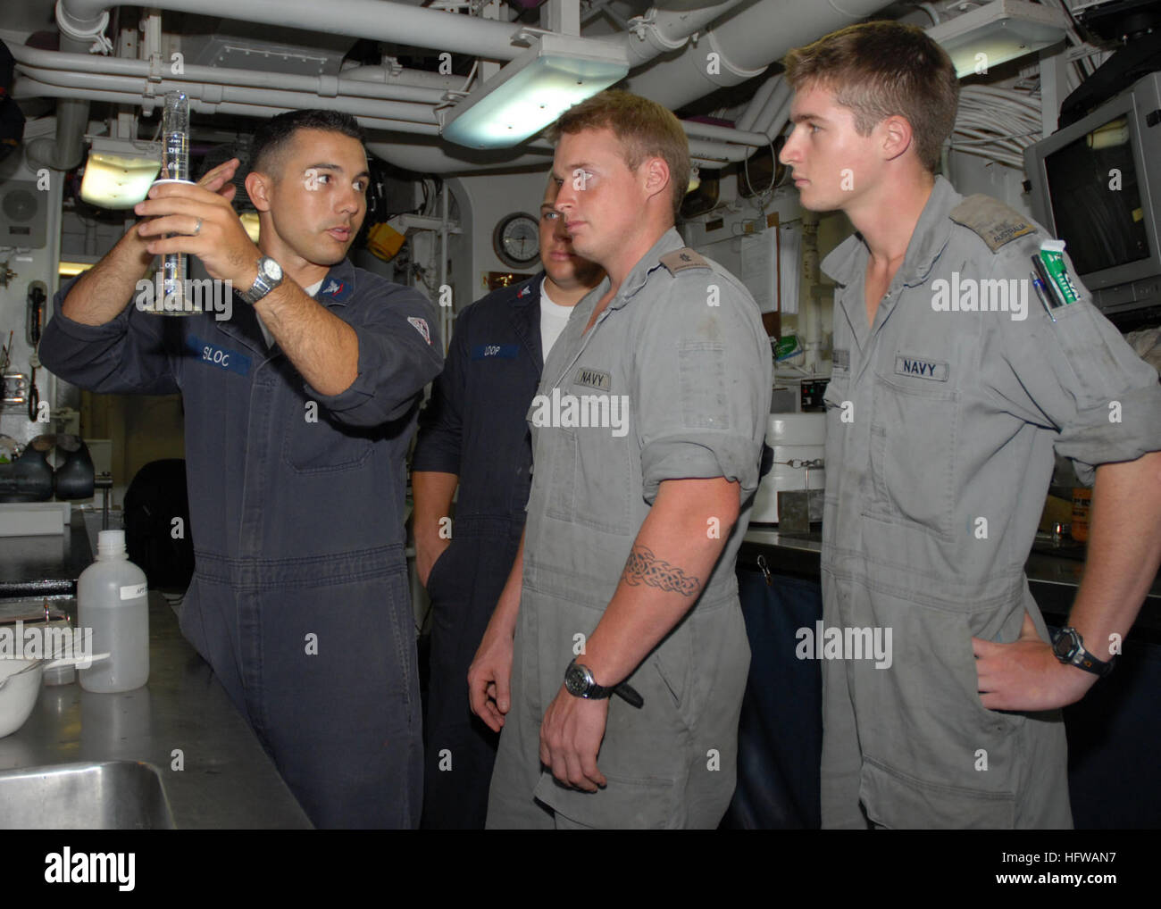 U s navy machinists mate nicholas hi-res stock photography and images ...