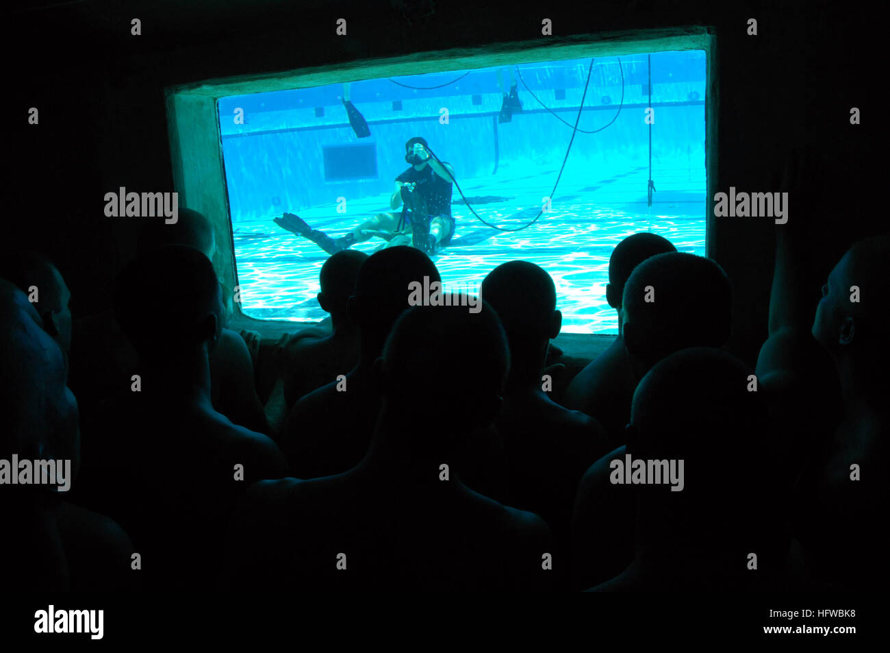 Us navy seals during water hires stock photography and images Alamy