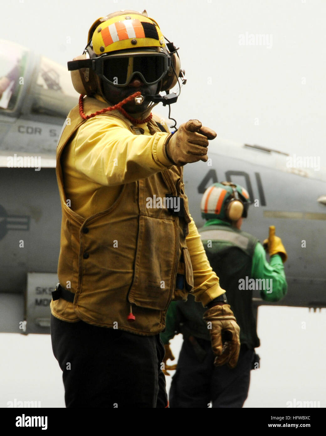 080811-N-9898L-260  NORTH ARABIAN SEA (Aug. 11, 2008) An aviation boatswain's mate (Handling) directs traffic on the flight deck of the aircraft carrier USS Abraham Lincoln (CVN 72). Lincoln is deployed to the U.S. 5th Fleet area of responsibility to support Operations Iraqi Freedom and Enduring Freedom as well as maritime security operations. (U.S. Navy photo by Mass Communication Specialist 3rd Class Geoffrey Lewis/Released) US Navy 080811-N-9898L-260 n aviation boatswain's mate (Handling) directs traffic on the flight deck of the aircraft carrier USS Abraham Lincoln (CVN 72) Stock Photo