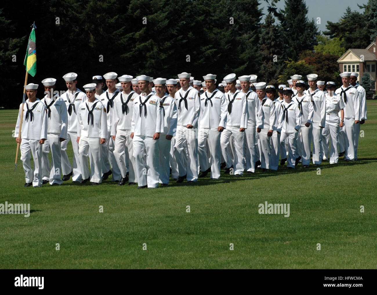 080823-N-2296G-074 FORT LEWIS, Wash. (Aug. 23, 2008) Sea Cadets from the Naval Sea Cadet Corps Field Medical Training Unit march on the field with other units from Recruit Training Command Northwest during graduation ceremonies on the Fort Lewis parade grounds. (U.S. Navy photo by Mass Communication Specialist 1st Class Dave Gordon/Released) US Navy 080823-N-2296G-074 Sea Cadets from the Naval Sea Cadet Corps Field Medical Training Unit march on the field with other units from Recruit Training Command Northwest during graduation ceremonies on the Fort Lewis parade Stock Photo