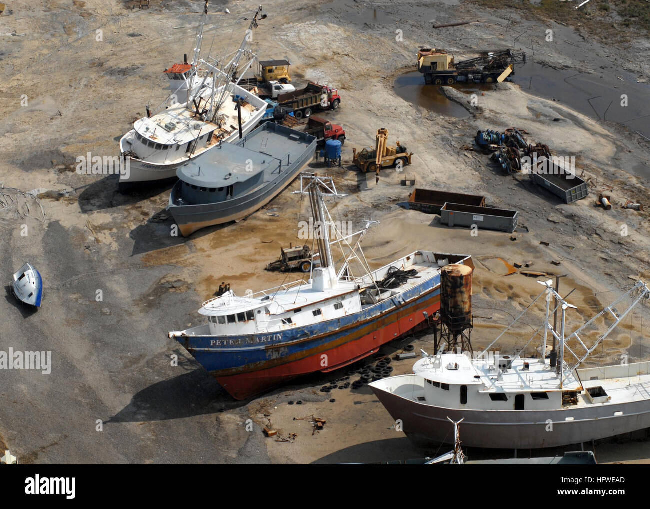 080919-N-6575H-663 GALVESTON, Texas (Sept. 19, 2008) Damaged boats are seen in this aerial photograph at a boatyard on the Bolivar Peninsula in Galveston, Texas. Hurricane Ike struck the Texas Gulf Coast as a strong category 2 storm Sept. 13, causing wide-spread damage to the region. (U.S. Navy photo by Chief Mass Communication Specialist Chris Hoffpauir/Released) US Navy 080919-N-6575H-663 Damaged boats are seen in this aerial photograph at a boatyard on the Bolivar Peninsula in Galveston, Texas. Hurricane Ike struck the Texas Gulf Coast Stock Photo
