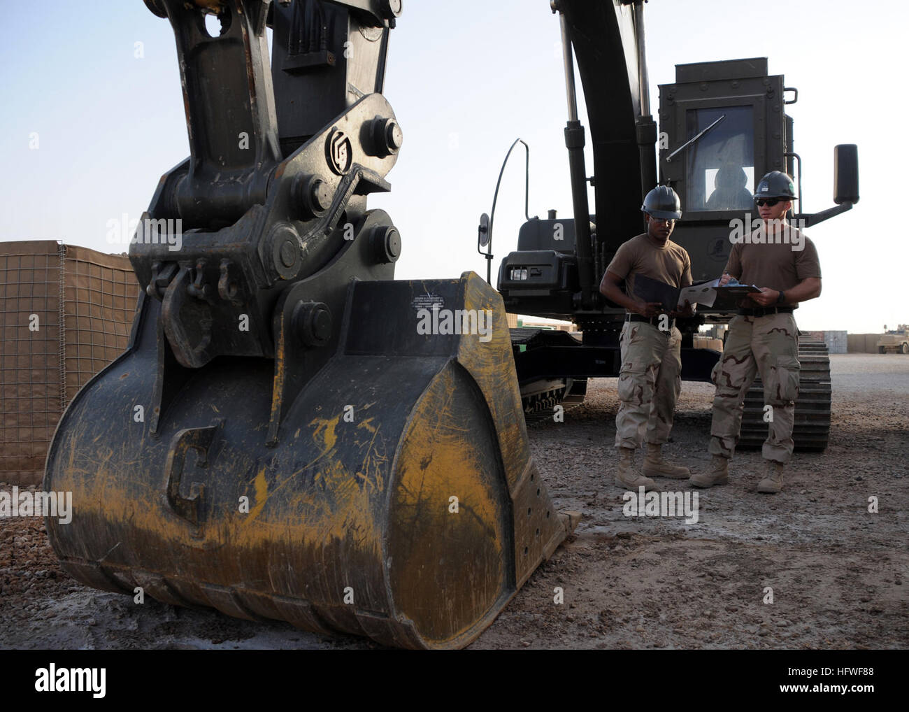 081006-N-1120L-016 AL ANBAR PROVINCE, Iraq (Oct. 6, 2008) Equipment ...