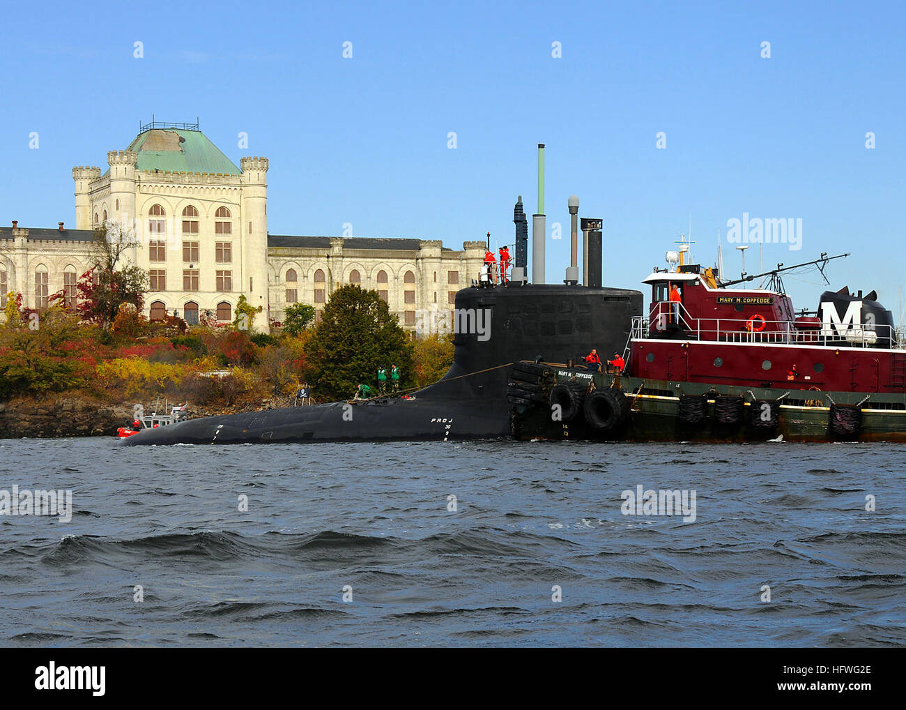 081019N6553L044 KITTERY, Maine (Oct. 19, 2008) The Virginiaclass