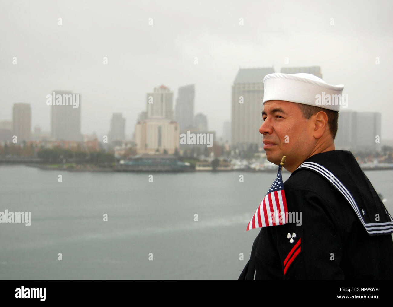 Sailors aboard USS Peleliu (LHA 5) man the rails as the amphibious ...