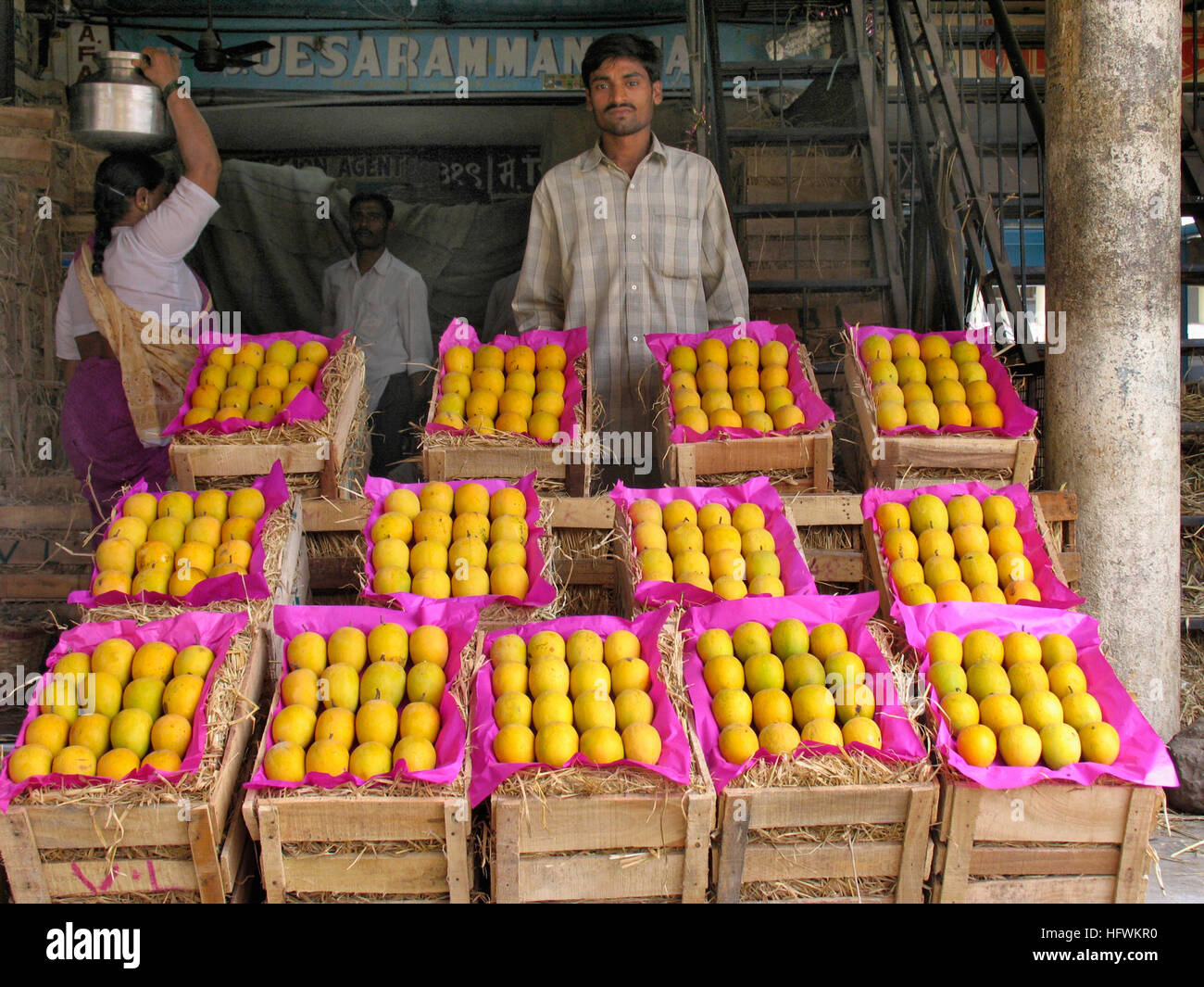 Mangoes for sale in local market, Pune, Maharashtra, India Stock Photo