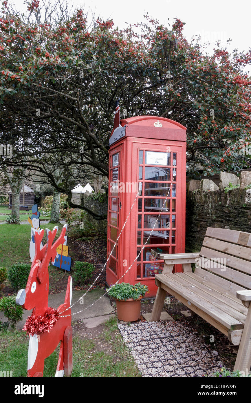 Telephone box decorated for Christmas, South Devon Stock Photo