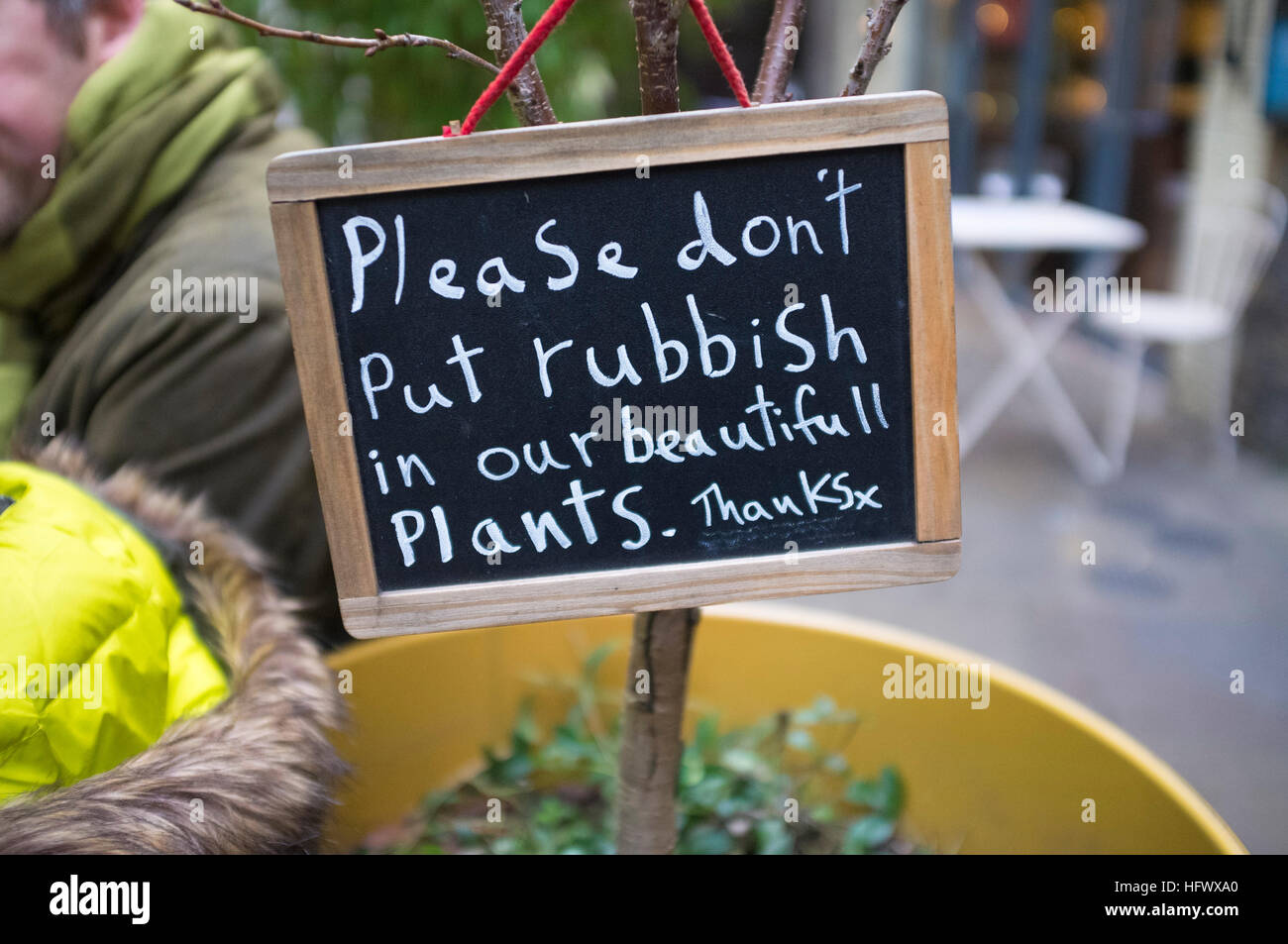 Please not leave rubbish sign hires stock photography and images Alamy