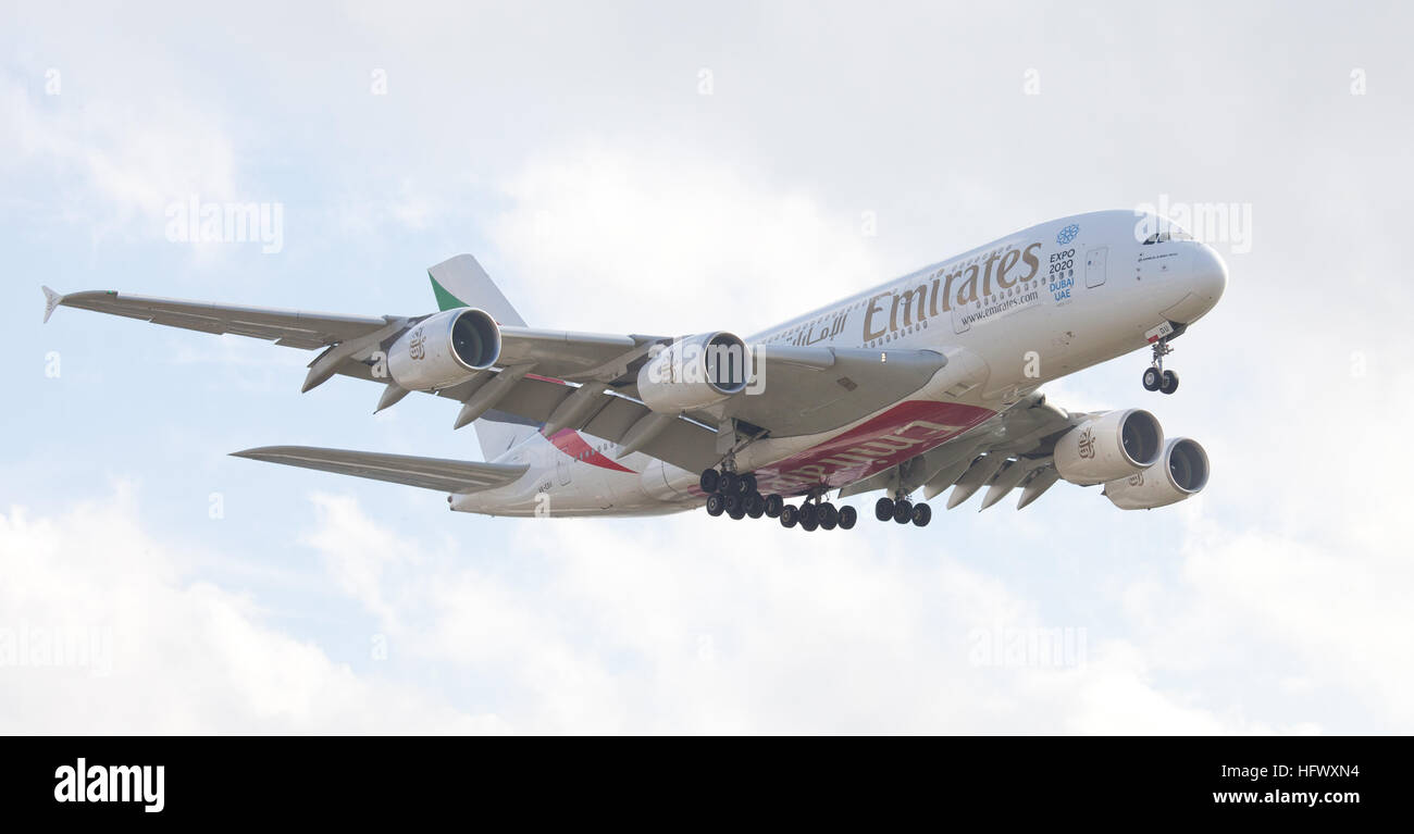 Emirates Airline Airbus a380 Super Jumbo A6-EDU on final approach to London-Heathrow Airport LHR Stock Photo