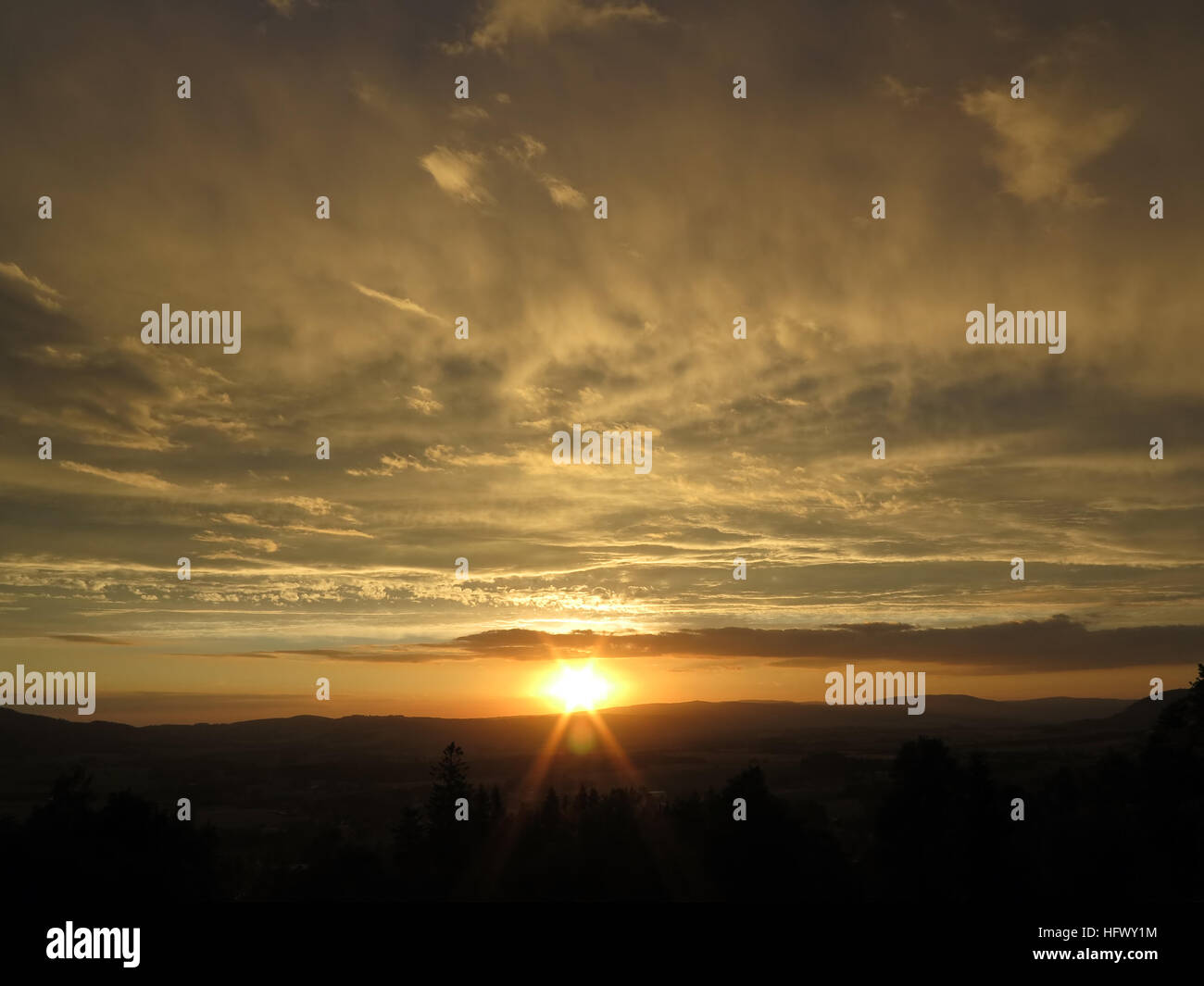 Horizon on sky hi-res stock photography and images - Alamy