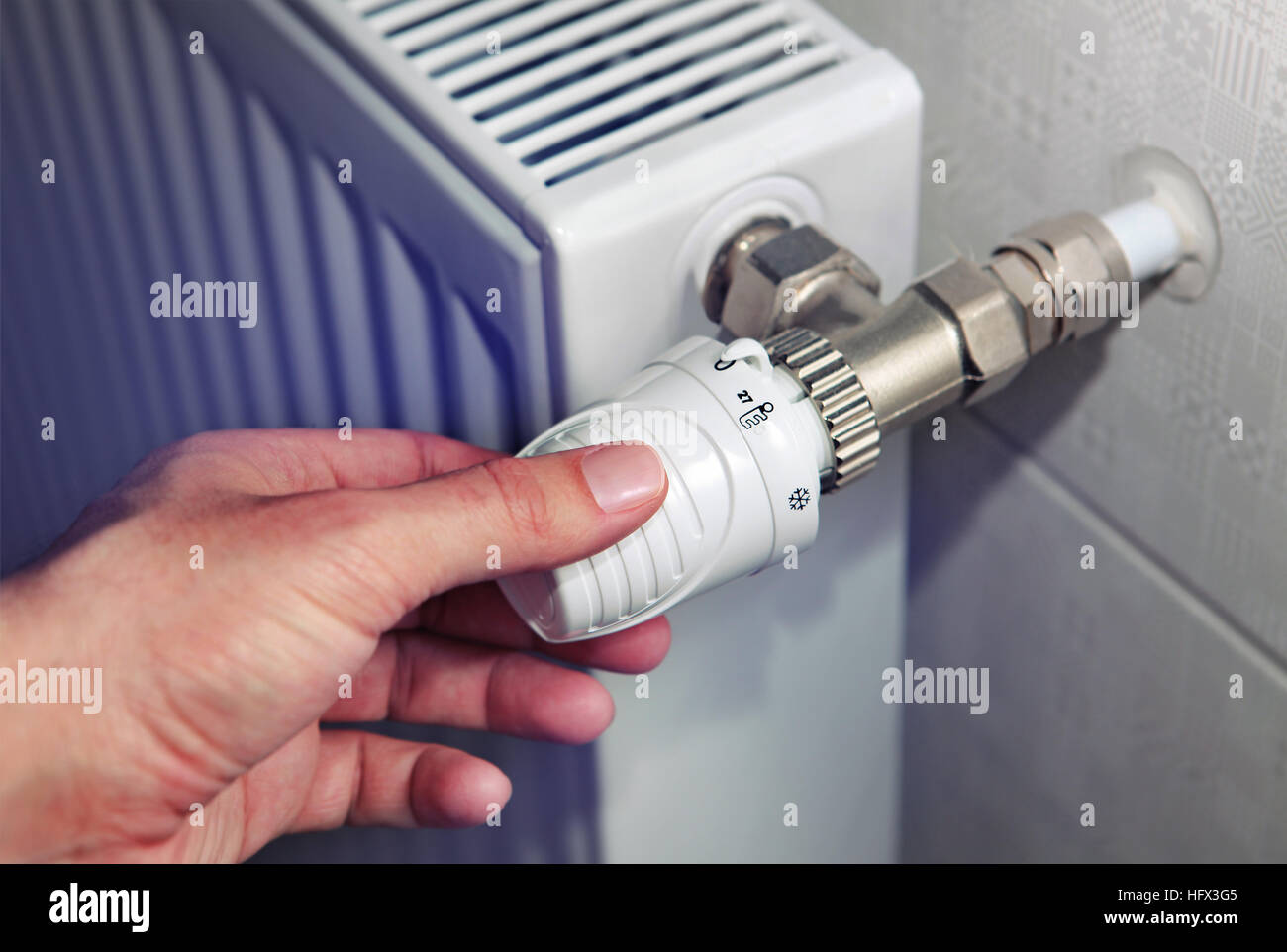 hand that regulates temperature in a heating radiator Stock Photo - Alamy