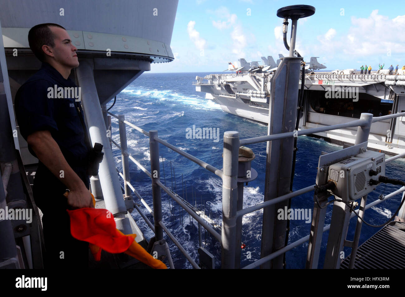 100218-N-4275C-005 ATLANTIC OCEAN (Feb. 18, 2010) Quartermaster Seaman Matthew Rivera signals the Nimitz-class aircraft carrier USS Carl Vinson (CVN 70) during a visual communications exercise aboard the amphibious dock landing ship USS Bunker Hill (CG 52). Carl Vinson and Bunker Hill are deployed as part of Operation Southern Seas 210. (U.S. Navy photo by Mass Communication Specialist 2nd Class Joel Carlson/Released) US Navy 100218-N-4275C-005 Quartermaster Seaman Matthew Rivera signals during a visual communications exercise aboard SS Bunker Hill (CG 52) Stock Photo