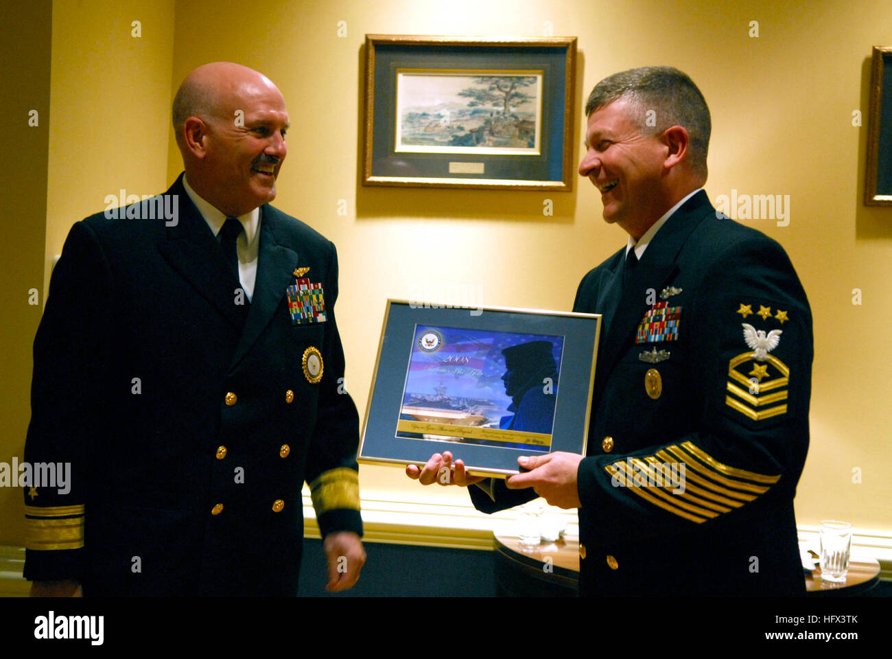 090106-N-9818V-034 WASHINGTON (Jan. 6, 2009)  Master Chief Petty Officer of the Navy (MCPON) Rick D. West receives a framed photograph from Rear Adm. Joseph F. Kilkenny, Commander, Navy Recruiting Command, after speaking with the Recruiters of the Year during their visit to the Pentagon. The Sailors are in Washington for the annual Recruiters of the Year awards program. (U.S. Navy photo by Mass Communication Specialist 1st Class Jennifer A. Villalovos/Released) US Navy 090106-N-9818V-034 Master Chief Petty Officer of the Navy (MCPON) Rick D. West receives a framed photograph from Rear Adm. Jos Stock Photo