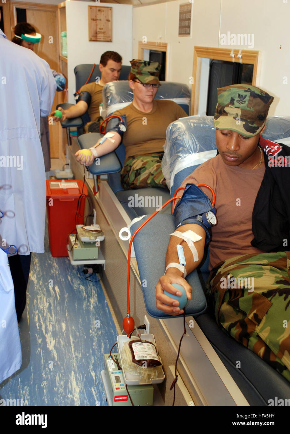 Sailors from Amphibious Construction Battalion 1 donate blood at Naval ...