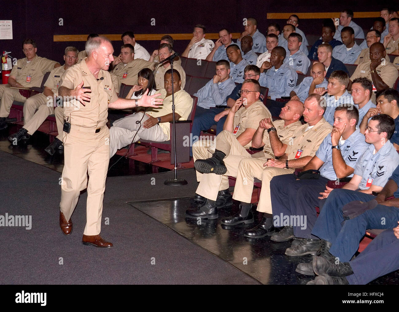 050831-N-1027J-013 Pearl Harbor, Hawaii (Aug. 31, 2005) - Chief of ...