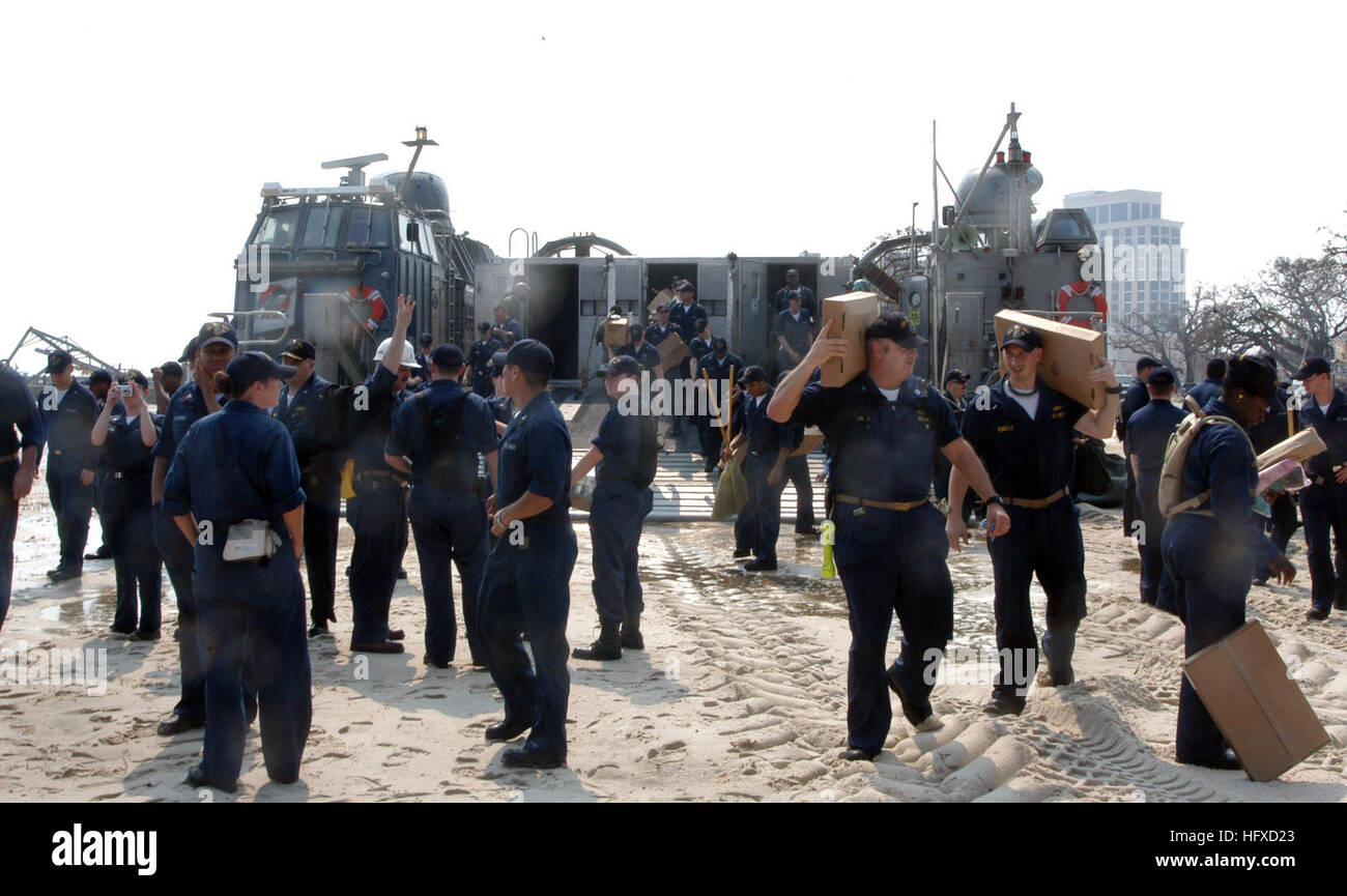 050904-N-7638K-007 Biloxi, Miss. (Sept. 4, 2005) Ð Sailors assigned to the amphibious assault ship USS Iwo Jima (LHD 7) arrive on the beach in Biloxi, Miss., via Landing Craft, Air Cushion (LCAC) as they prepare to render assistance to Hurricane Katrina survivors. The Navy's involvement in the Hurricane Katrina humanitarian assistance operations is led by the Federal Emergency Management Agency (FEMA), in conjunction with the Department of Defense. U.S. Navy photo by Lithographer 1st Class Edward S. Kessler (RELEASED) US Navy 050904-N-7638K-007 Sailors assigned to the amphibious assault ship U Stock Photo