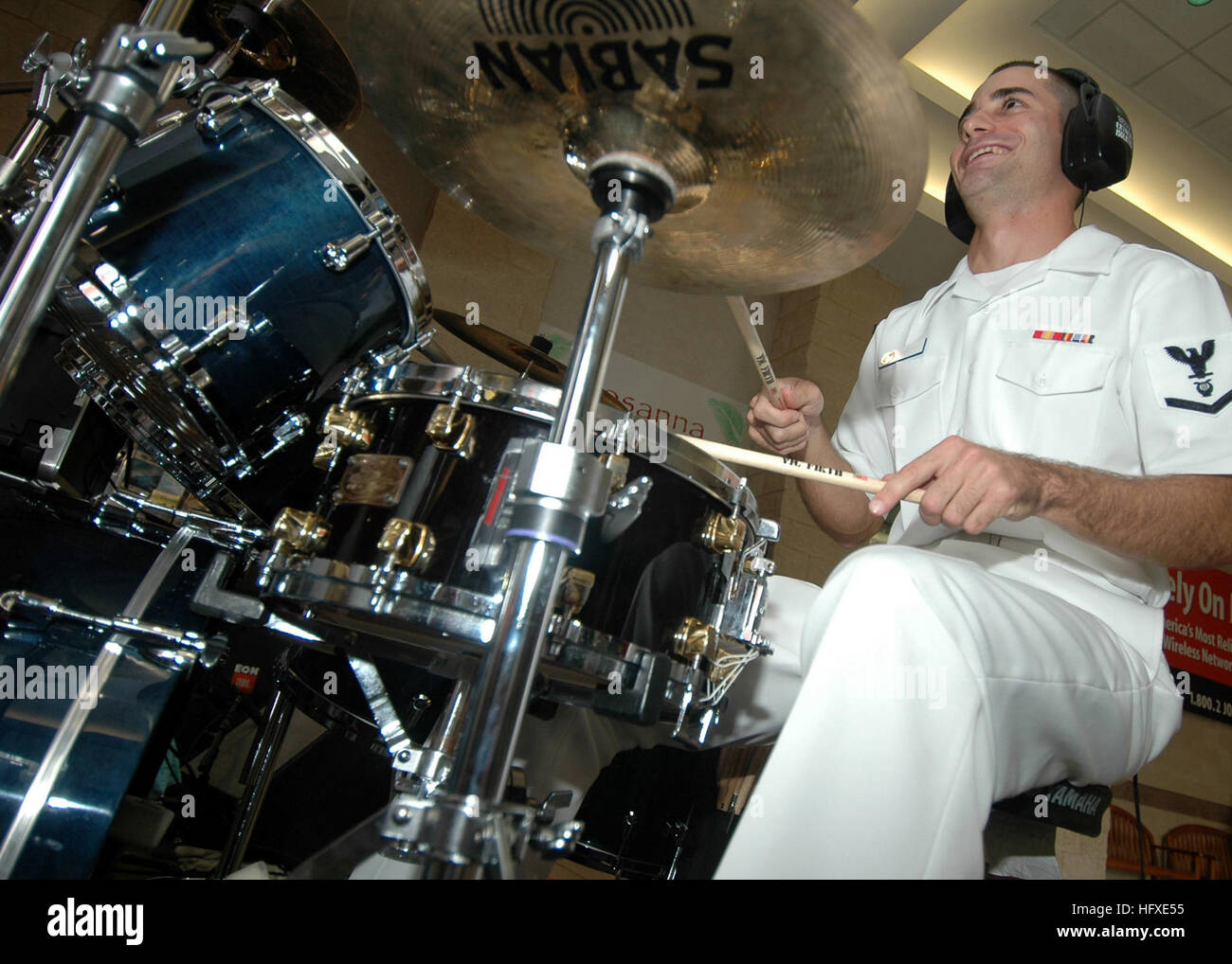 Pearl drums hi-res stock photography and images - Alamy