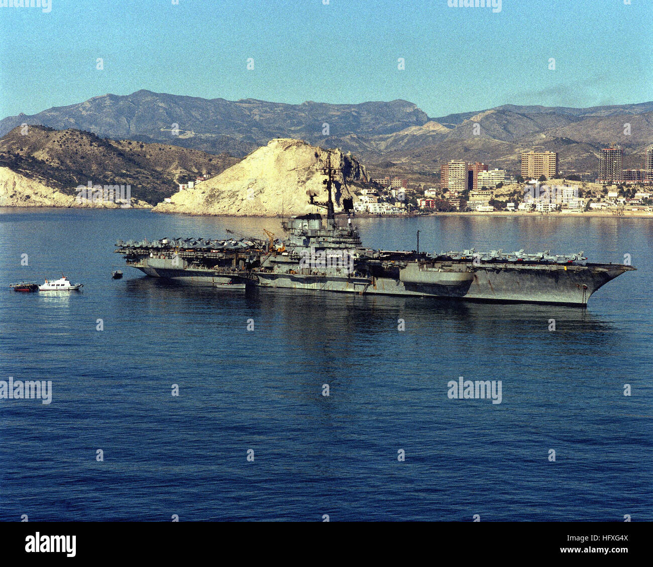 CORAL SEA CV-43  アメリカ海軍航空母艦　タイル付ボード File:USS Coral Sea (CV-43) aerial photo in 1986.JPEG - 维基