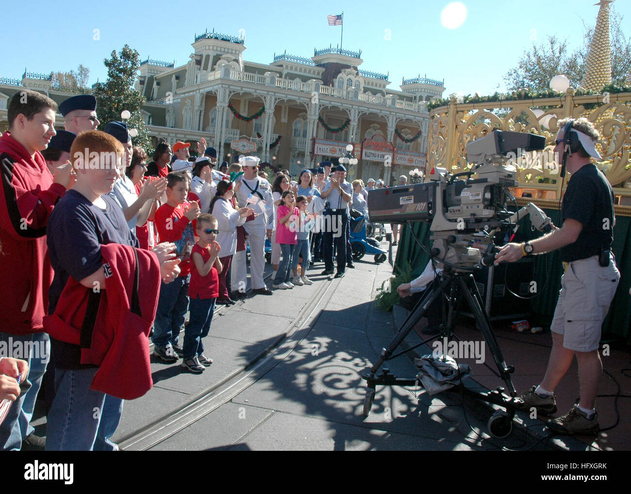 051204-N-8102J-004 Orlando, Fla. (Dec. 4, 2005) - Members of the Armed Forces and their families participate in the taping of the 2005 Walt Disney World Christmas Day Parade held at the Magic Kingdom in Orlando, Fla. U.S. Navy photo by Photographer's Mate 1st Class Toiete Jackson (RELEASED) US Navy 051204-N-8102J-004 Members of the Armed Forces and their families participate in the taping of the 2005 Walt Disney World Christmas Day Parade held at the Magic Kingdom in Orlando, Fla Stock Photo