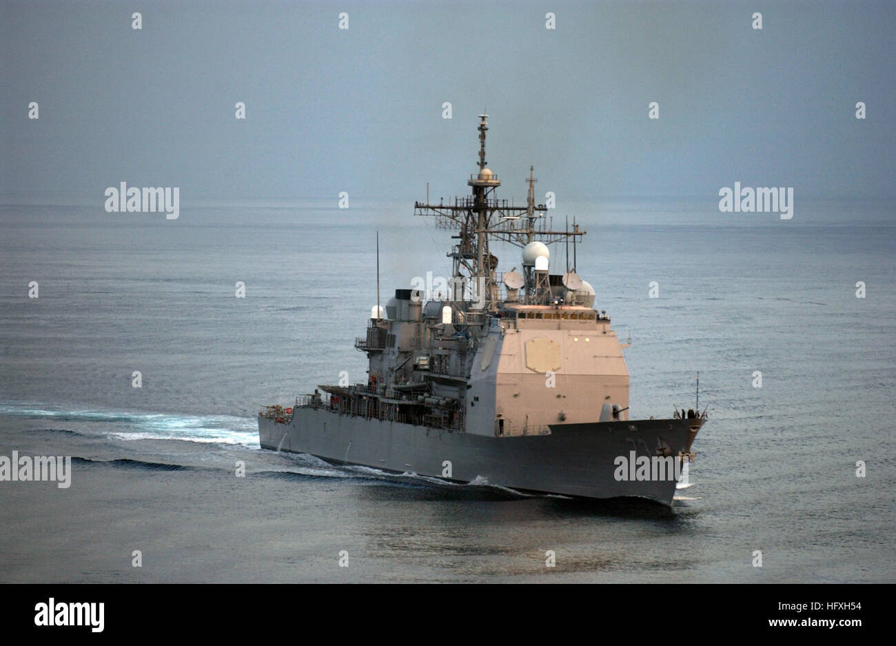 The guided missile cruiser USS Port Royal (CG 73) sails in the Pacific ...