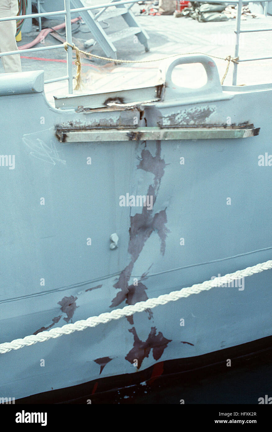 A close-up view of a crack in the hull of the Aegis-guided missile cruiser USS PRINCETON (CG-59), part of the damage sustained when the vessel struck an Iraqi mine while on patrol in the Persian Gulf on February 18th in support of Operation Desert Storm.  The incident resulted in the injury of three crew members and also inflicted propeller damage on the ship, however, the Princeton was still able to navigate and operate its weapons systems. USS Princeton (CG-59) hull crack Stock Photo