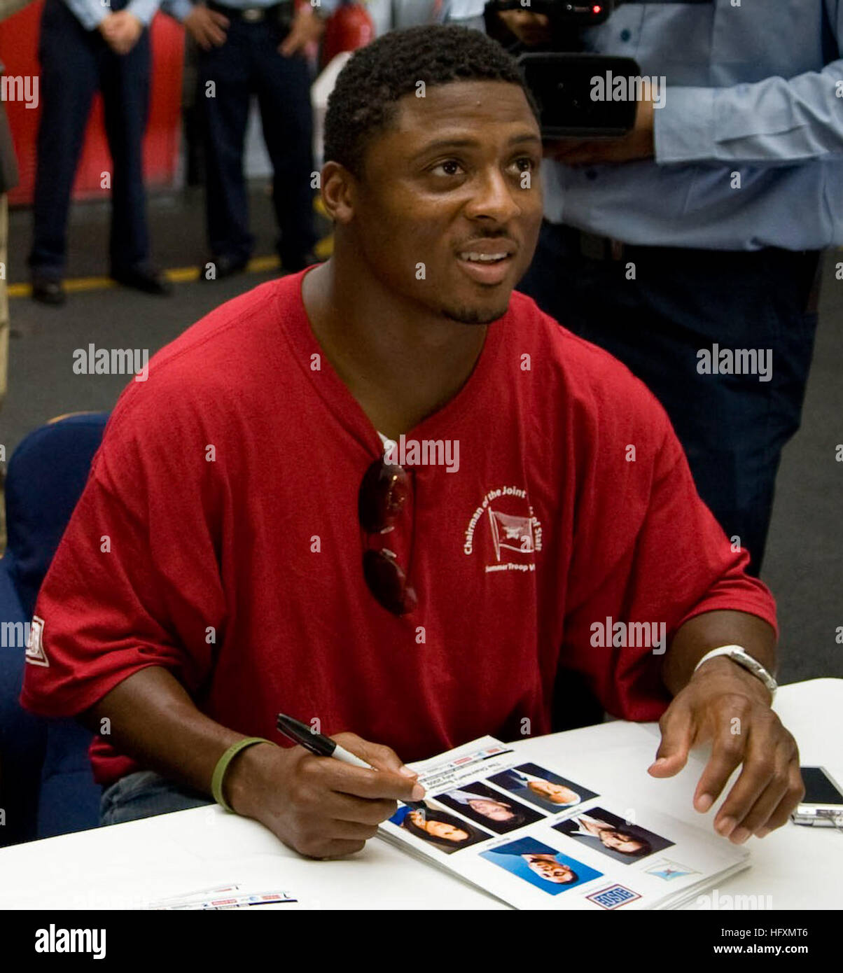 090713-N-0696M-133  GULF OF OMAN (July 13, 2009) D.B. Cooper and All-Pro NFL running back Warrick Dunn sign autographs aboard the aircraft carrier USS Ronald Reagan (CVN 76) aboard the carrier underway in the Gulf of Oman. Mullen is accompanying a USO tour featuring Hall of Fame NFL coach Don Shula, All-Pro NFL running back Warrick Dunn, actors Bradley Cooper and D.B. Cooper and sports announcer and model Leeann Sweeden on a visit to the Central Command area of responsibility. (U.S. Navy photo by Mass Communication Specialist 1st Class Chad J. McNeeley/Released) Warrick Dunn cropped Stock Photo