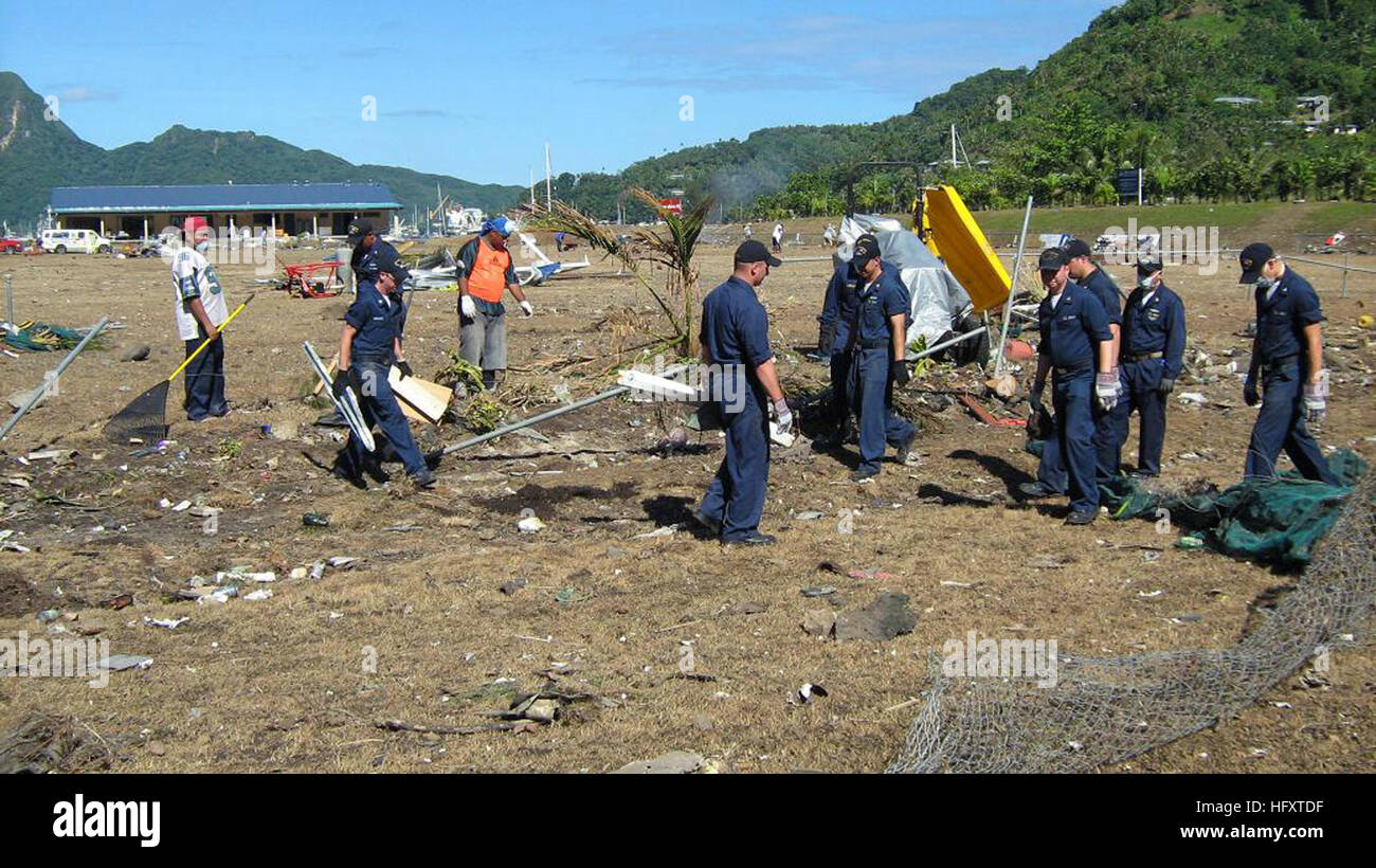 091001-N-0000X-002 PAGO PAGO (Oct. 1, 2009) Sailors assigned to the guided-missile frigate USS Ingraham (FFG 61) clear away debris during disaster recovery efforts in Pago Pago, American Samoa. The region was struck by an earthquake and resulting tsunami. (U.S. Navy photo/Released) US Navy 091001-N-0000X-002 Sailors assigned to the guided-missile frigate USS Ingraham (FFG 61) clear away debris during disaster recovery efforts in Pago Pago, American Samoa Stock Photo