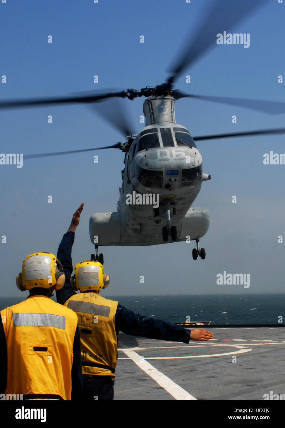 Ch 46 sea knight helicopter hi-res stock photography and images - Alamy