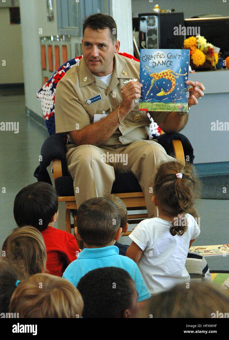 091026-N-0311M-001 KEY WEST, Fla. (Oct. 26, 2009) Naval Air Station Key West Command Master Chief Dan Messenger reads a book at the Naval Air Station Key West Child Development Center. The Child Development Center received a grant from the Early Learning Coalition Reading Program for three sets of books for children ages 0-5 to take home and read with their parents. (U.S. Navy photo by Mass Communication Specialist 2nd Class Rachel McMarr/Received) US Navy 091026-N-0311M-001 Naval Air Station Key West Command Master Chief Dan Messenger reads a book at the Naval Air Station Key West Child Devel Stock Photo