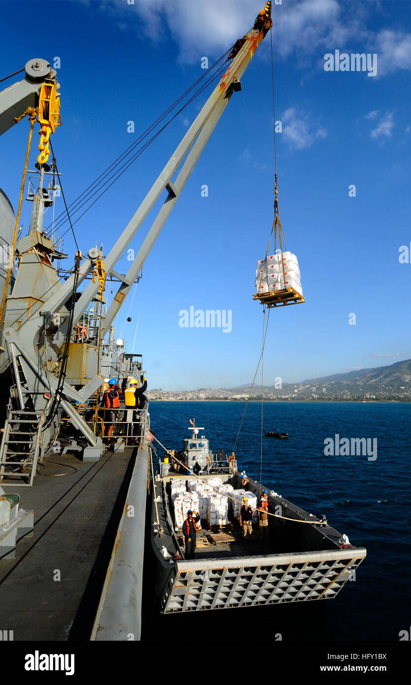 100130-N-7948C-300 KILLICK, Haiti (Jan. 30, 2010) Sailors aboard the Colombian navy logistics ship ARC Cartagena De Indias (BM 161) transfer humanitarian aid donated by the Colombian Red Cross to Landing Craft, Mechanized (LCM) 14. The landing craft is assigned to Assault Craft Unit (ACU) 2 and embarked aboard the amphibious dock landing ship USS Gunston Hall (LSD 44). Cartagena De Indias and Gunston Hall are conducting humanitarian and disaster relief operations as part of Operation Unified Response after a 7.0 magnitude earthquake caused severe damage in and around Port-au-Prince, Haiti Jan. Stock Photo