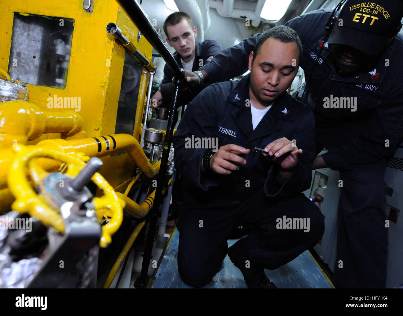 Sailors aboard USS Blue Ridge (LCC 19) conduct an engineering training ...