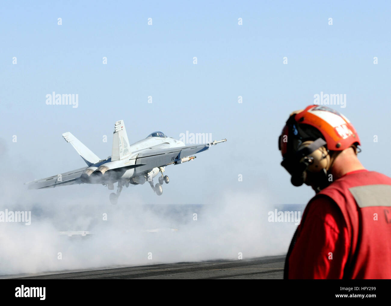 100216-N-4236E-211 GULF OF OMAN (Feb. 16, 2010) An F/A-18E Super Hornet from the Pukin Dogs of Strike Fighter Squadron (VFA) 143 launches from the flight deck of the Nimitz-class aircraft carrier USS Dwight D. Eisenhower (CVN 69). VFA-143 is embarked aboard Dwight D. Eisenhower for a six-month deployment as a part of the on-going rotation of forward-deployed forces to support maritime security operations. (U.S. Navy photo by Mass Communication Specialist 3rd Class Chad R. Erdmann/Released) US Navy 100216-N-4236E-211 An F-A-18E Super Hornet launches from USS Dwight D. Eisenhower (CVN 69) Stock Photo