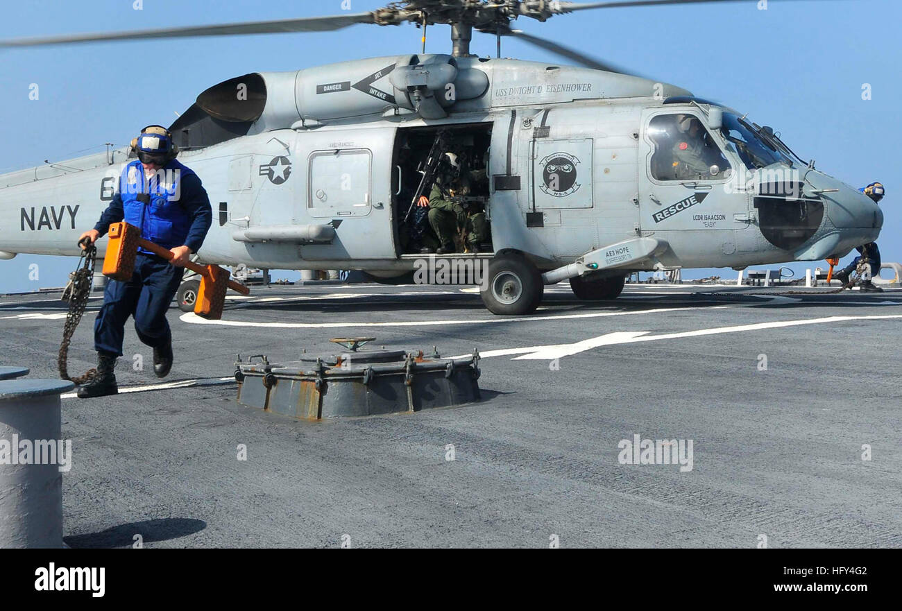100329-N-3595W-002 U.S. 5TH FLEET AREA OF RESPONSIBILITY (March 29, 2010) BoatswainÕs Mate 2nd class Dustin Foster runs across the flight deck after removing tie down chains from an SH-60F Sea Hawk helicopter during flight operations aboard the guided-missile destroyer USS Carney (DDG 64). Carney is assigned to the Eisenhower Strike Group deployed supporting maritime security operations in the U.S. 5th Fleet area of responsibility. (U.S. Navy photo by Mass Communication Specialist 2nd Class Gina K. Wollman/Released) US Navy 100329-N-3595W-002 Boatswain's Mate 2nd class Dustin Foster runs acros Stock Photo