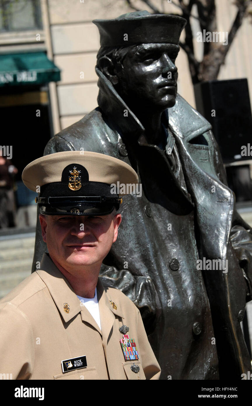The lone sailor statue hires stock photography and images Alamy