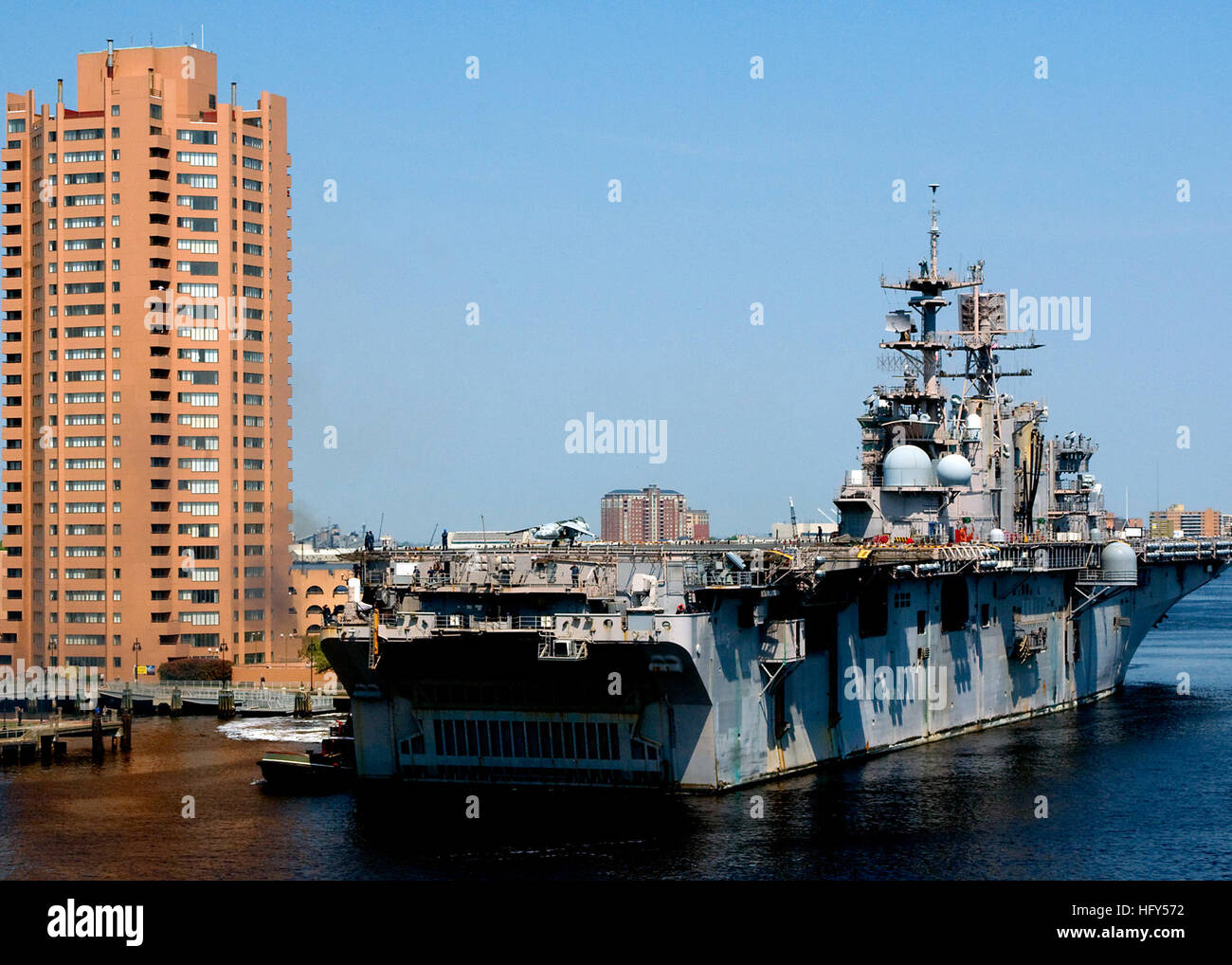 USS Bataan (LHD 5) approaches BAE Systems Norfolk Ship Repair Facility ...