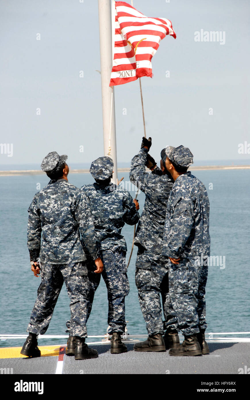 100514-N-6552M-028 SAN DIEGO (May 14, 2010) Sailors assigned to the amphibious assault ship USS Boxer (LHD 4) raise the Navy Jack for the first time in eight months. Boxer Sailors are rejuvenating the ship after an extended maintenance period. (U.S. Navy photo by Mass Communication Specialist 2nd Class Christopher Menzie/Released) US Navy 100514-N-6552M-028 Sailors assigned to USS Boxer (LHD 4) raise the Navy Jack for the first time in eight months Stock Photo