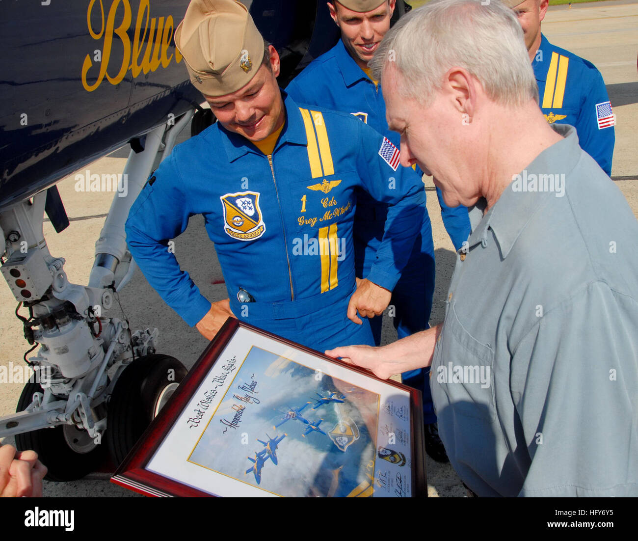 100516-N-8732C-299 JOINT BASE ANDREWS, Md. (May 16, 2010) Cmdr. Greg McWherter, left, Commanding Officer of the U.S. Navy flight demonstration team, the Blue Angels, presents Secretary of the Navy (SECNAV) Ray Mabus an autographed memento of the Blue Angels flight demonstration team in flight. The Blue Angels performed during the 2010 Joint Service Open House Air Show at Joint Base Andrews, Md. (U.S. Navy photo by Joseph P Cirone/Released) US Navy 100516-N-8732C-299 Cmdr. Greg McWherter presents Secretary of the Navy Ray Mabus an autographed memento of the Blue Angels flight demonstration team Stock Photo