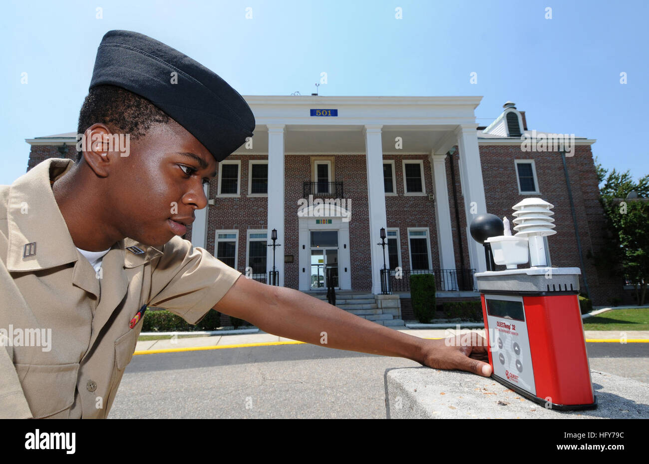 100524-N-5328N-671 PENSACOLA, Fla. (May 24, 2010) Cryptologic Technician (Technical) Seaman Antron Johnson-Gray, a student at the Center for Information Dominance (CID) Corry Station, checks the wet bulb globe temperature meter, or WBGT meter, at Corry Station. The WBGT index indicated the base would be flying the black flag for the first time in 2010, indicating vigorous outdoor exercise, regardless of conditioning or heat acclimatization, is not advisable. (U.S. Navy photo by Gary Nichols/Released) US Navy 100524-N-5328N-671 Cryptologic Technician (Technical) Seaman Antron Johnson-Gray check Stock Photo