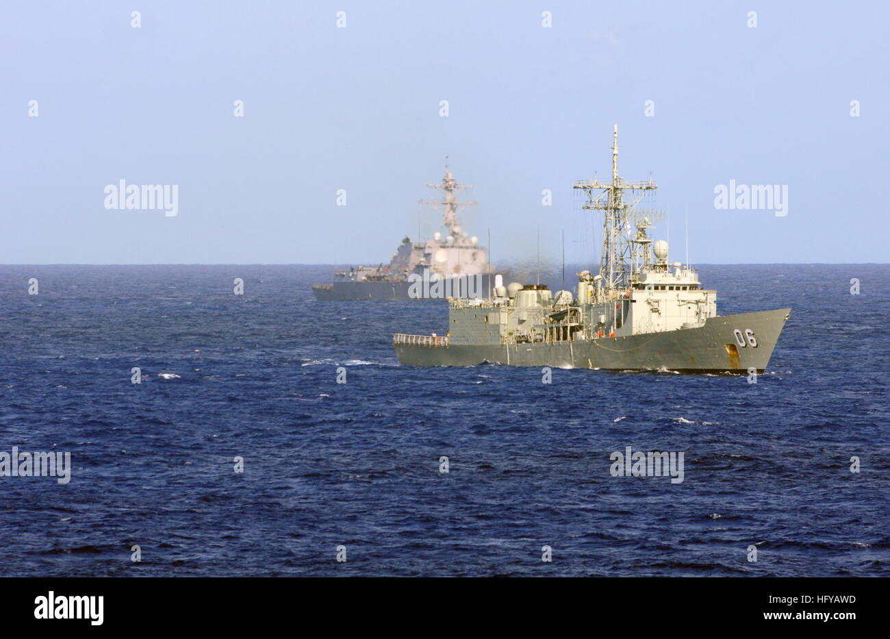 100724-N-3659B-059 PACIFIC OCEAN (July 24, 2010) The Royal Australian Navy Adelaide-class guided-missile frigate HMAS Newcastle (FFG 06) assigned to the Rim of the Pacific (RIMPAC) 2010 combined task force transits the Pacific north of Hawaii. RIMPAC, the worldÕs largest multinational maritime exercise, is a biennial event which allows participating nations to work together to build trust and enhance partnerships needed to improve maritime security. (U.S. Navy photo by Mass Communication Specialist 2nd Class Joseph M. Buliavac/Released) US Navy 100724-N-3659B-059 The Royal Australian Navy Adel Stock Photo