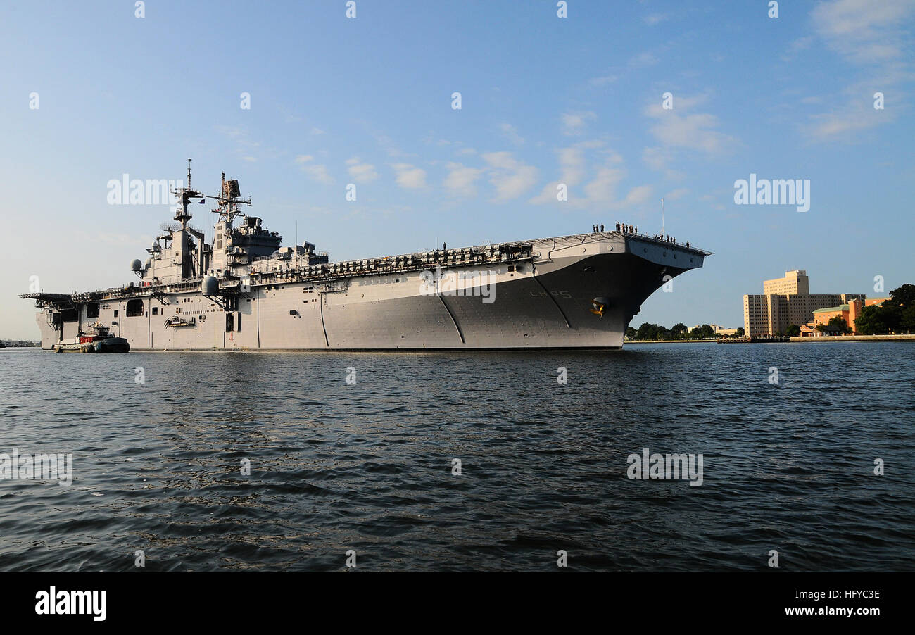 USS Bataan (LHD 5) transited the Elizabeth River after completing a ...