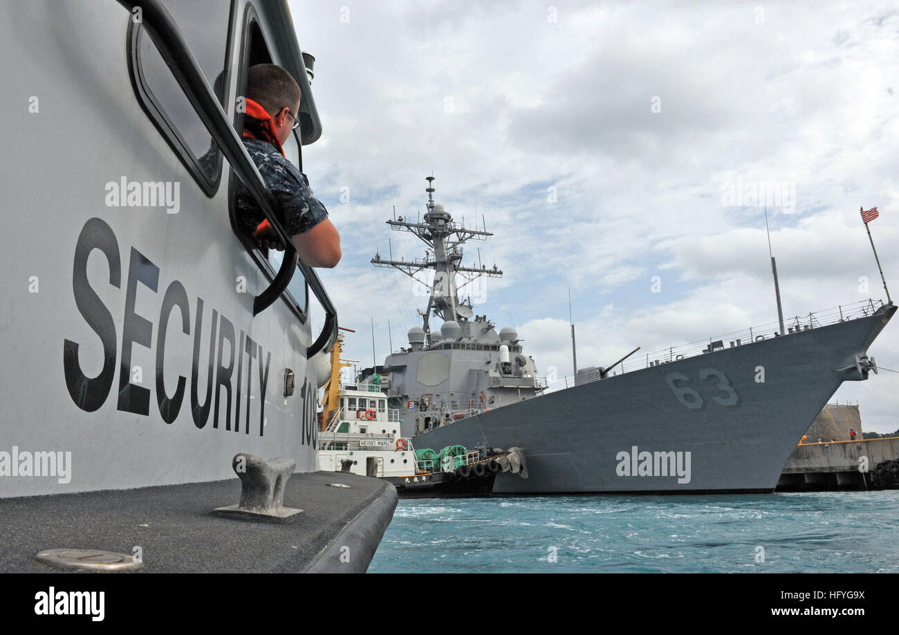 Navy ship guided dock tugboat hi-res stock photography and images - Alamy