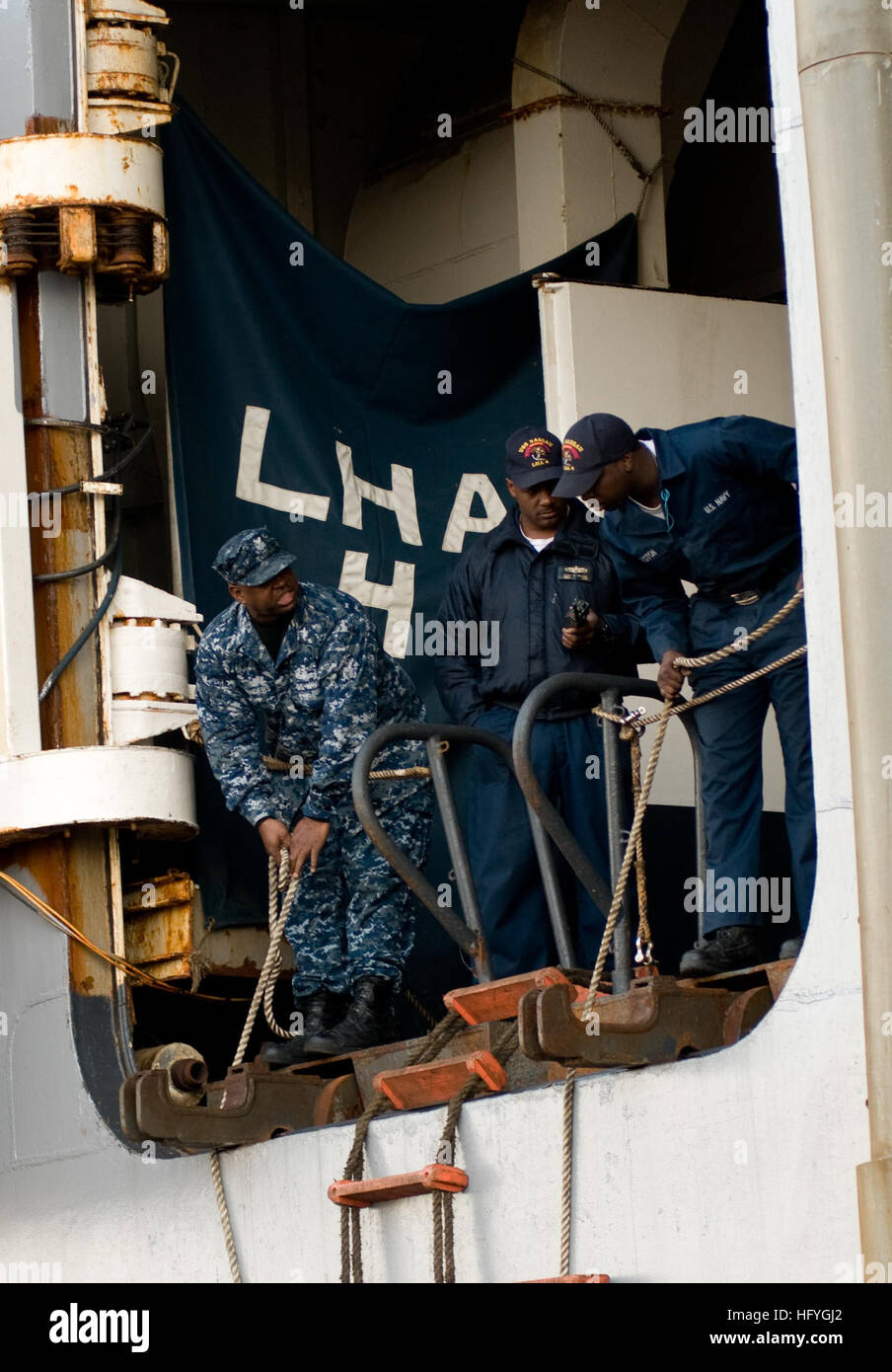 101116-N-3852A-156 NORFOLK (Nov. 16, 2010) Sailors assigned to the amphibious assault ship USS Nassau (LHA 4) bring down a ladder while preparing to get underway. Nassau is conducting its last underway period before the ship is decommissioned. (U.S. Navy photo by Mass Communication Specialist 1st Class Rebekah Adler/Released) US Navy 101116-N-3852A-156 Sailors assigned to the amphibious assault ship USS Nassau (LHA 4) bring down a ladder while preparing to get underway Stock Photo